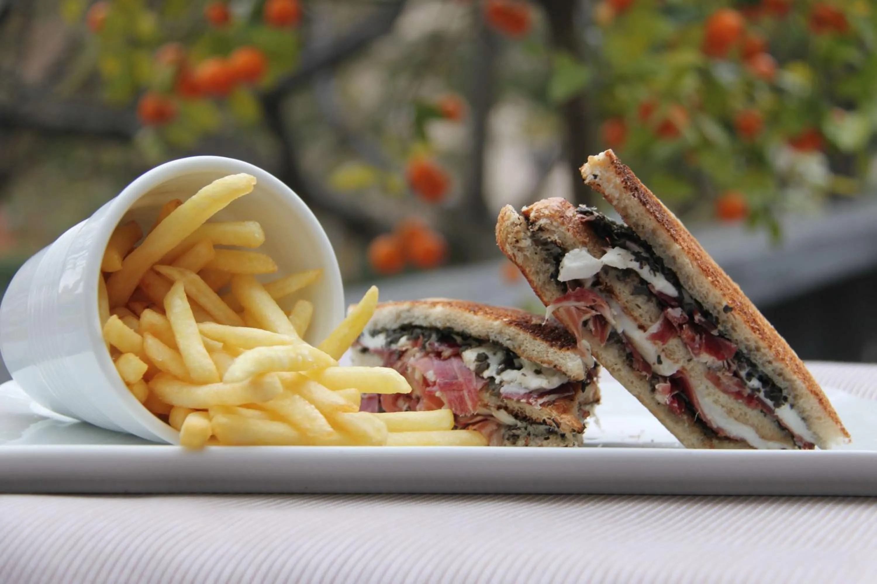 Restaurant/places to eat in Hilton Kansas City Airport