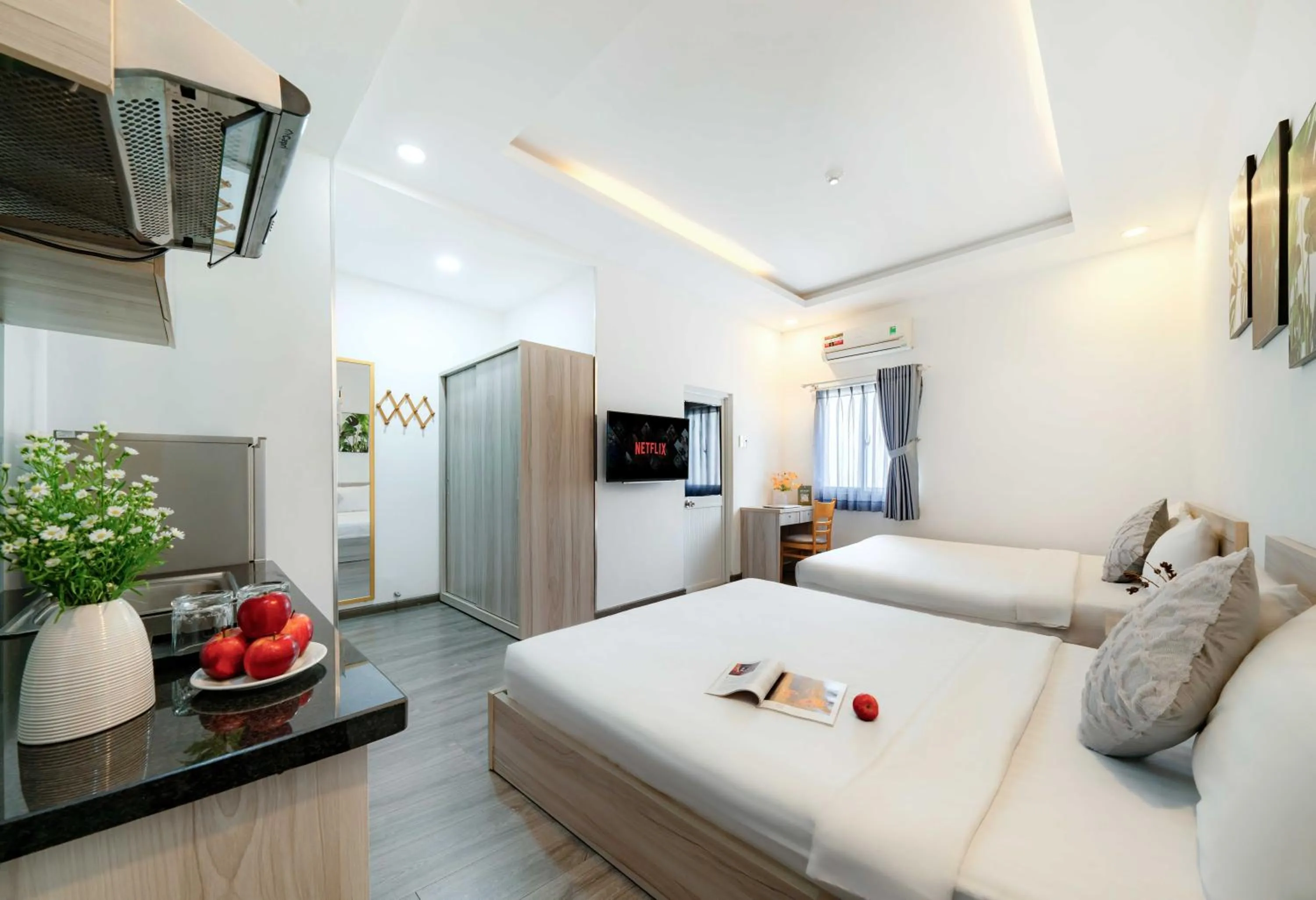 Communal lounge/ TV room in Cactusland Hotel & Apartment