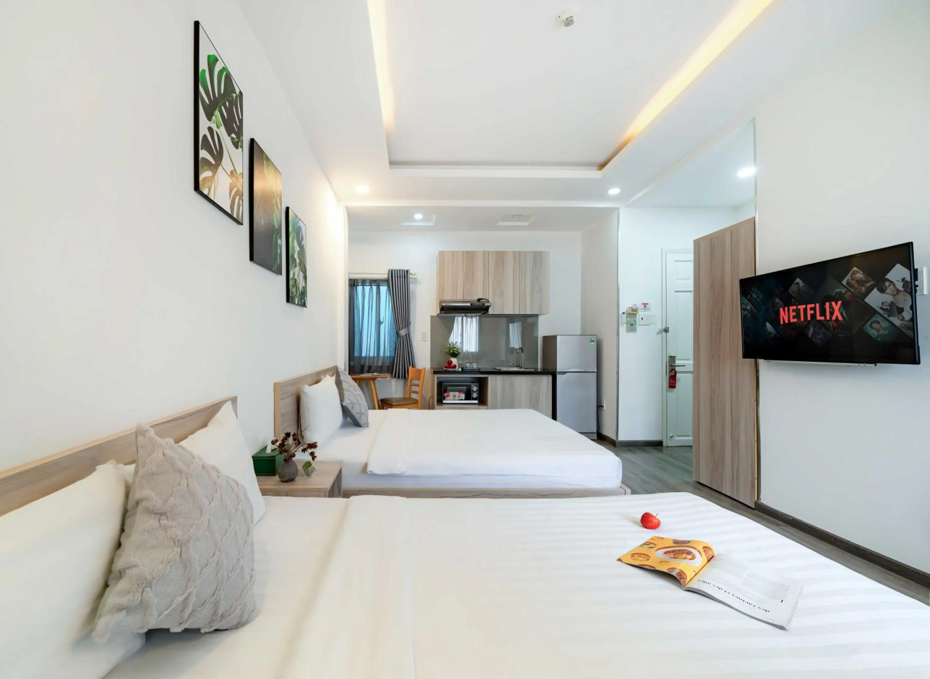 Shower, Bed in Cactusland Hotel & Apartment