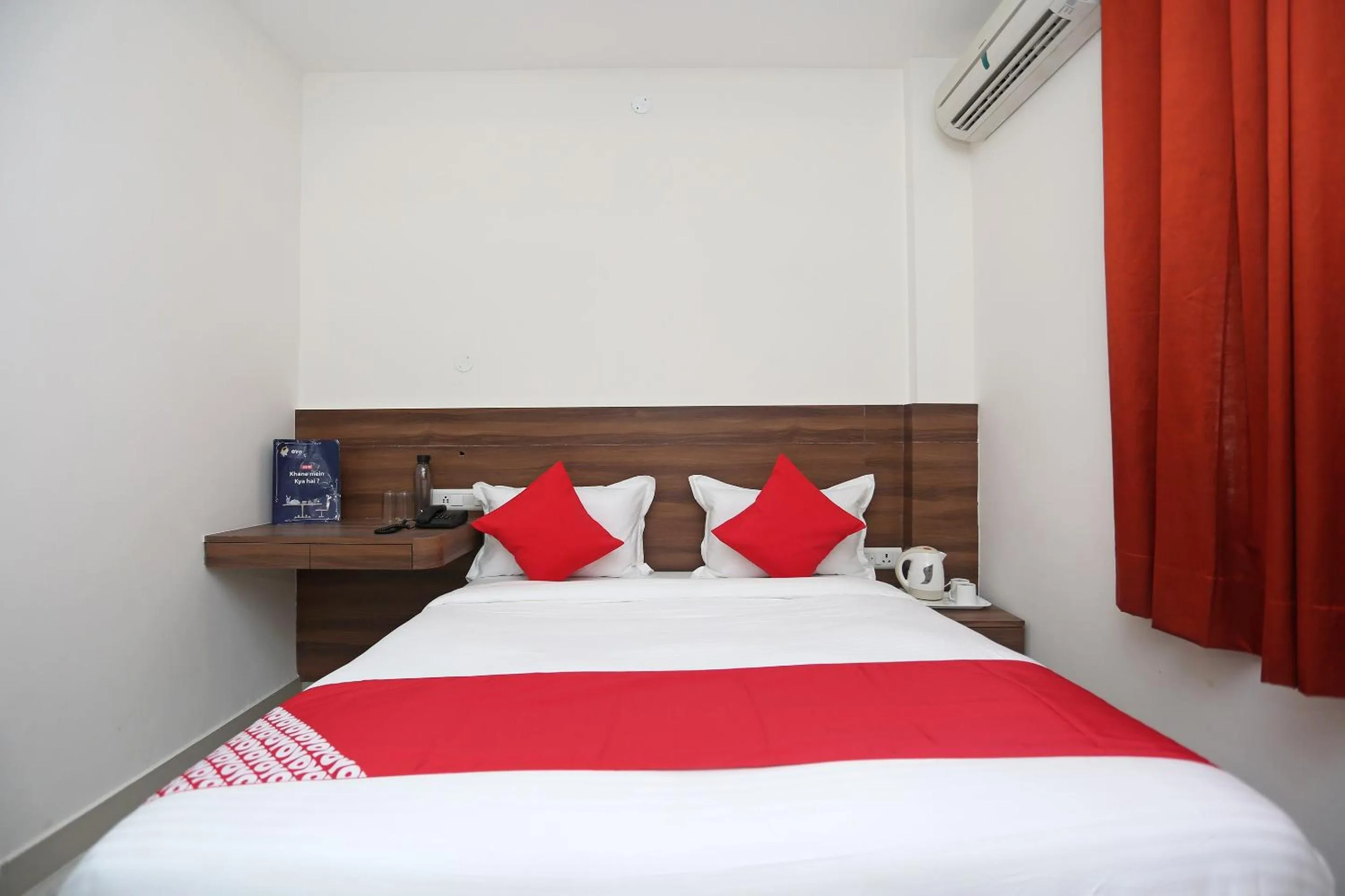 Bedroom, Bed in Hotel O Tulip Inn