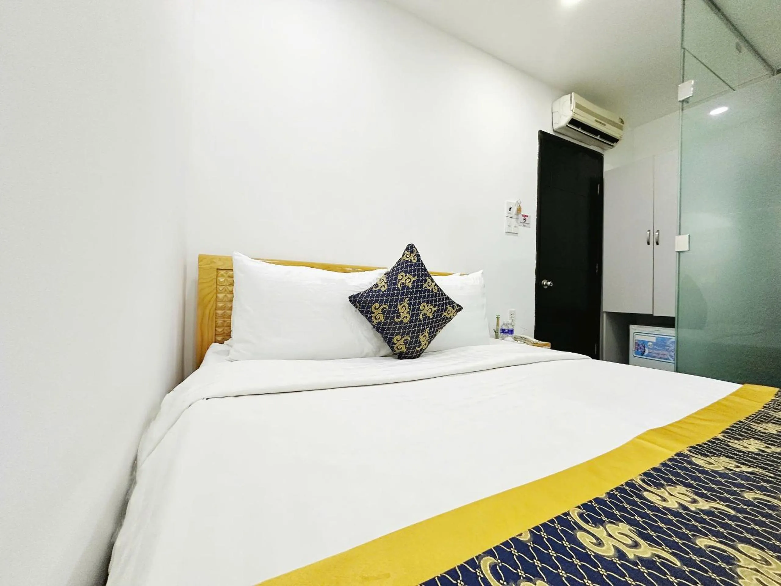 Property building, Bed in K&T Hotel - Sân Bay Tân Sơn Nhất