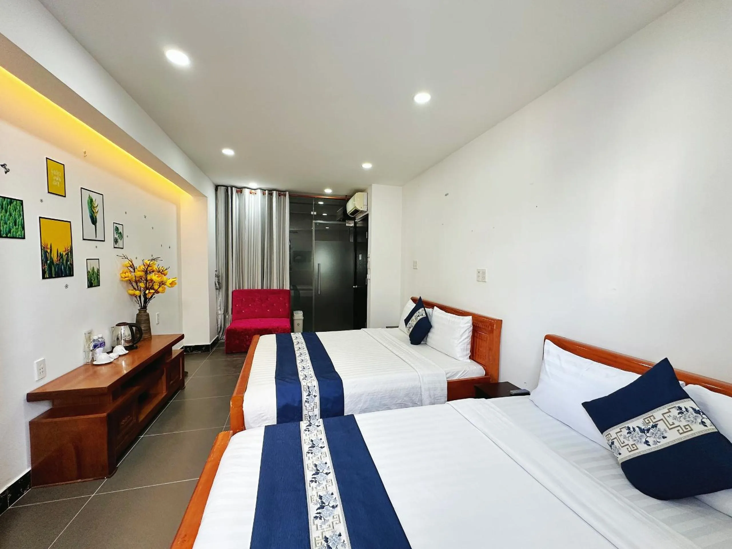 Property building, Bed in K&T Hotel - Sân Bay Tân Sơn Nhất