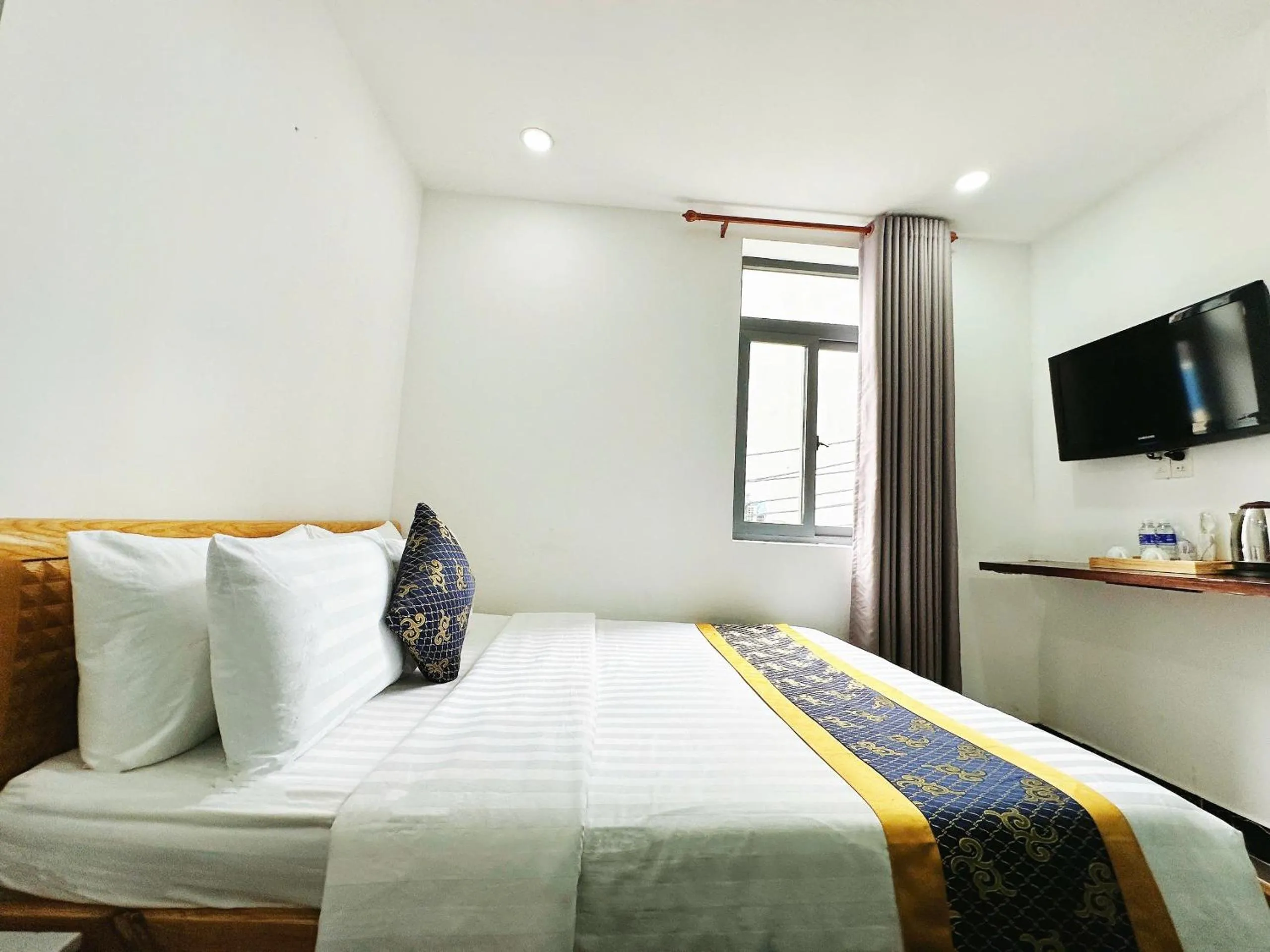 Property building, Bed in K&T Hotel - Sân Bay Tân Sơn Nhất