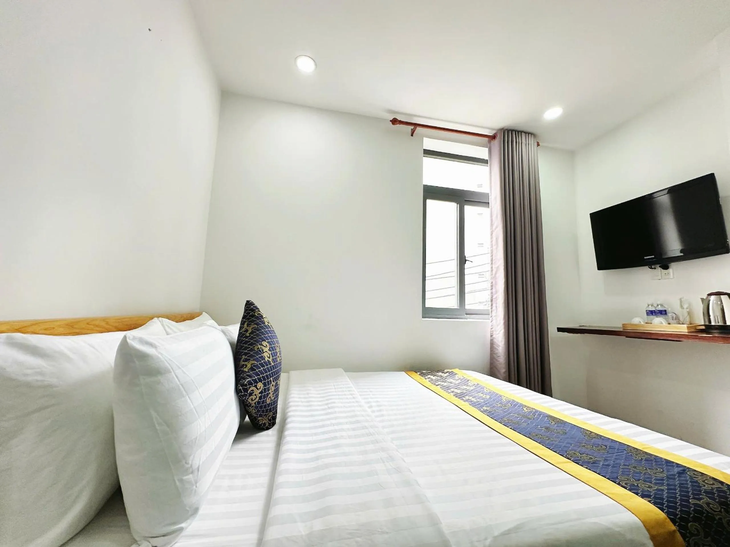 Property building, Bed in K&T Hotel - Sân Bay Tân Sơn Nhất
