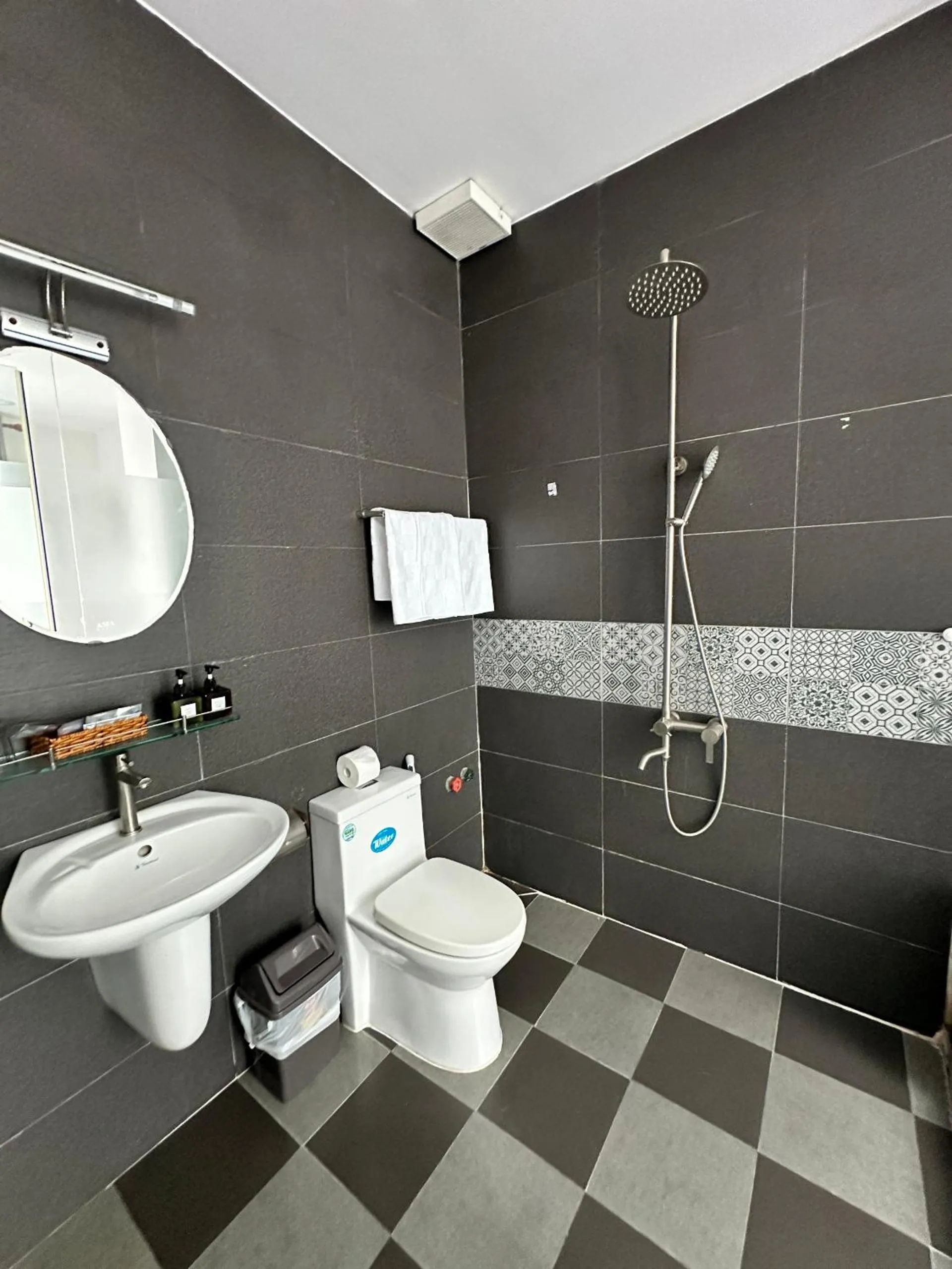 Shower in K&T Hotel - Sân Bay Tân Sơn Nhất