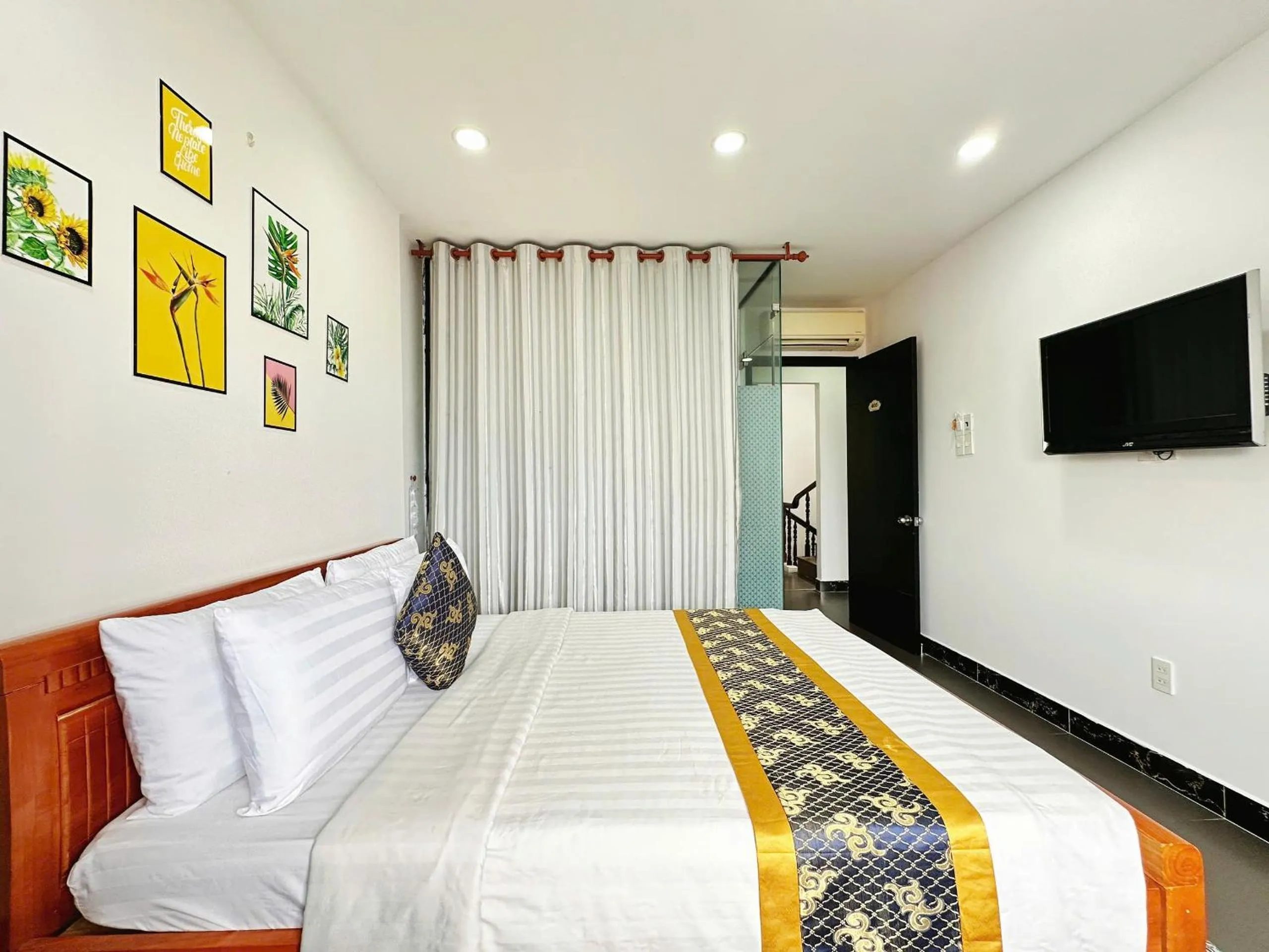 Property building, Bed in K&T Hotel - Sân Bay Tân Sơn Nhất