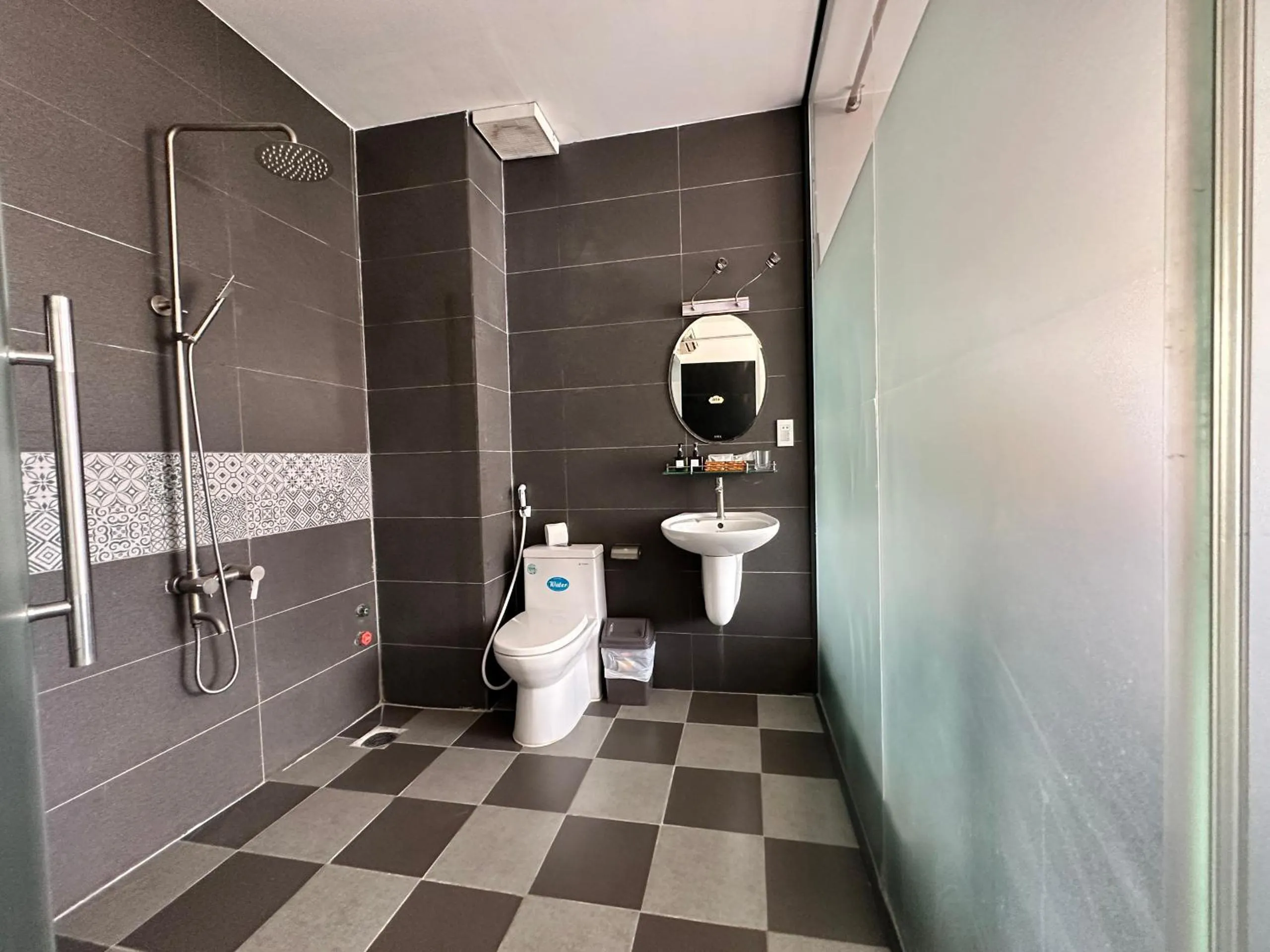 Toilet in K&T Hotel - Sân Bay Tân Sơn Nhất