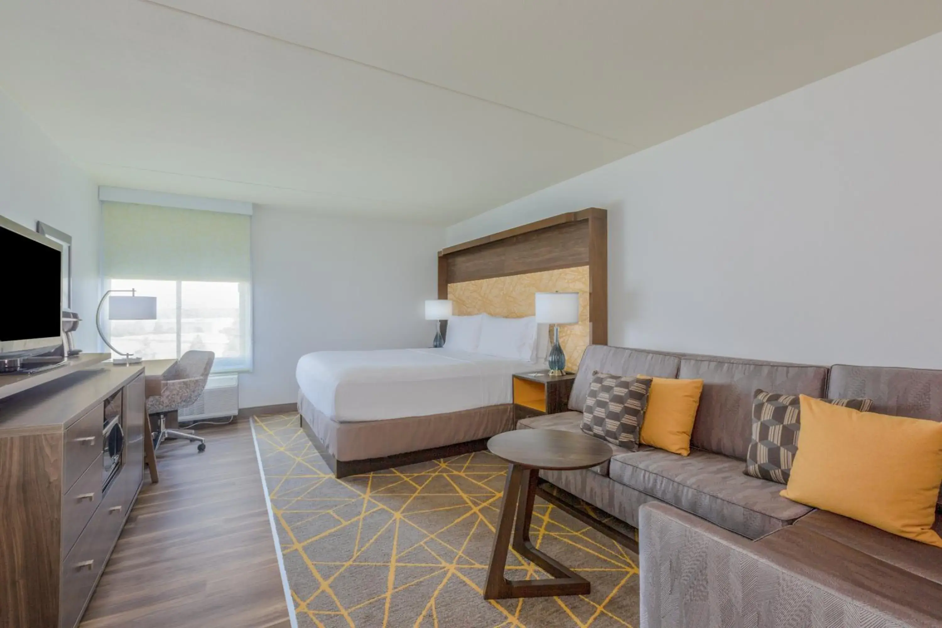 Premium King Room - High Floor in Holiday Inn La Mirada Buena Park by IHG Premium King Room - High Floor in Holiday Inn La Mirada Buena Park by IHG