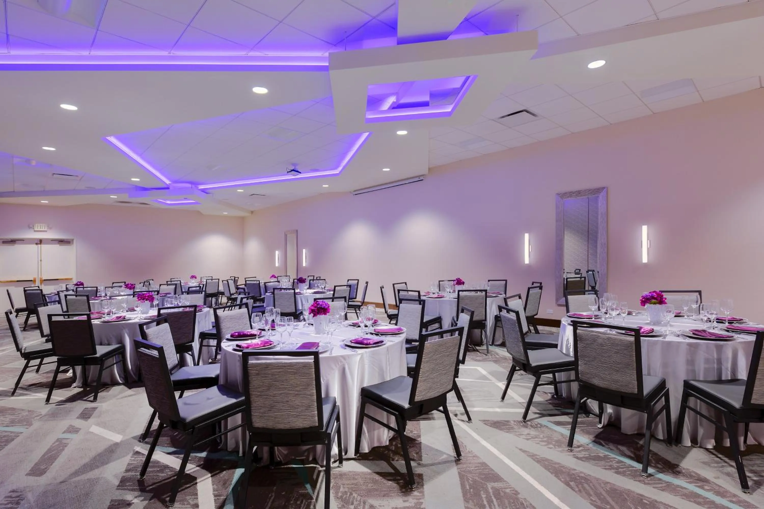 Meeting/conference room in Holiday Inn La Mirada Buena Park by IHG