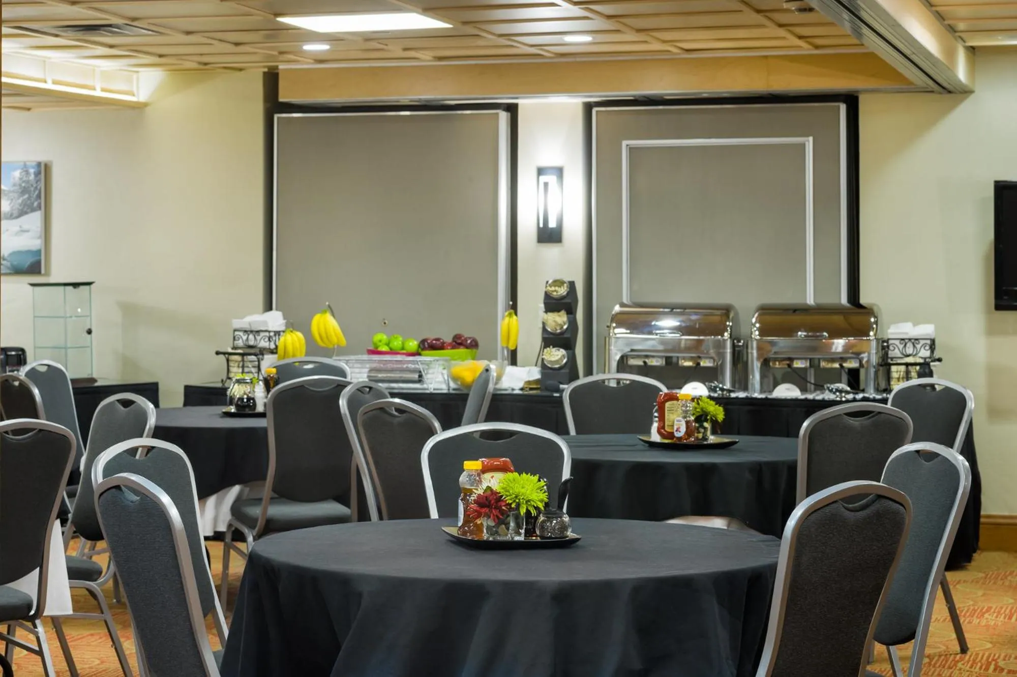 Breakfast in Vail's Mountain Haus at the Covered Bridge