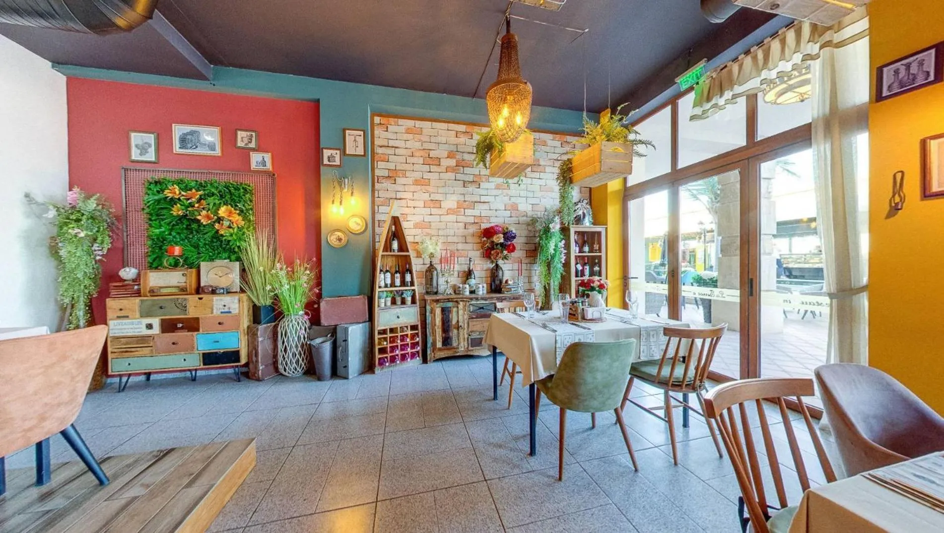 Restaurant/places to eat in Maria Palace Complex