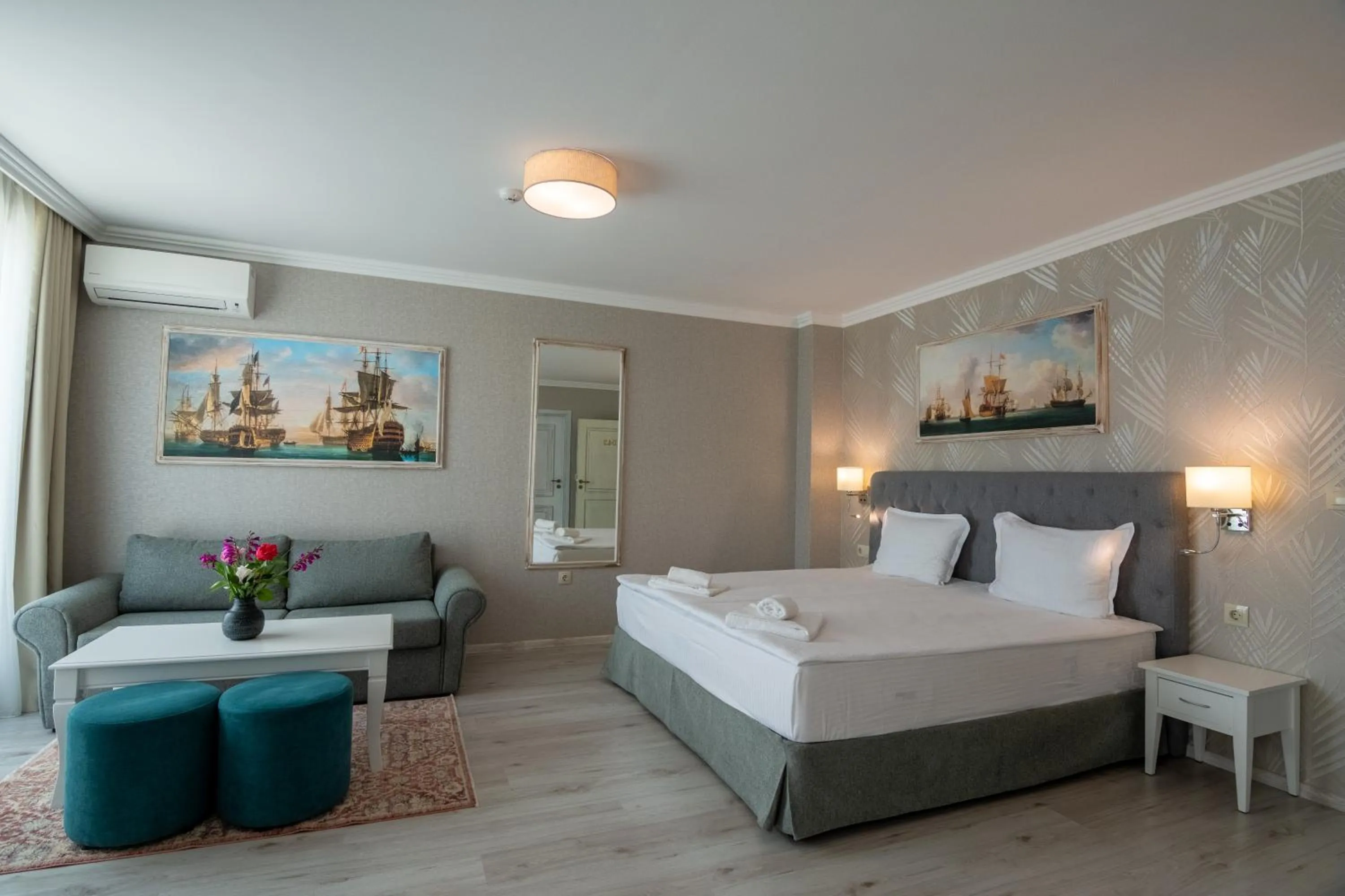 Photo of the whole room in Maria Palace Complex