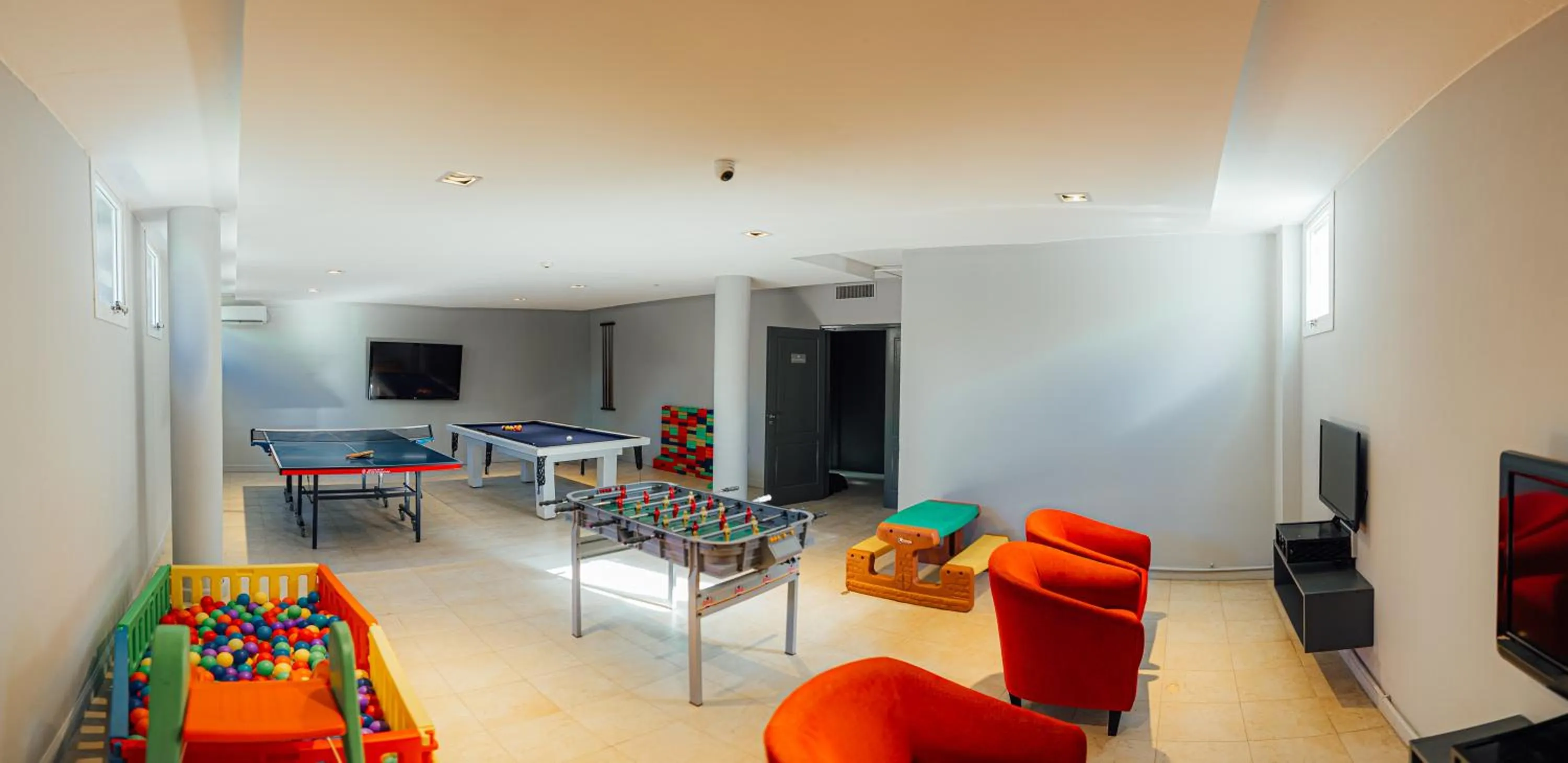 Game Room in Destinar Apart