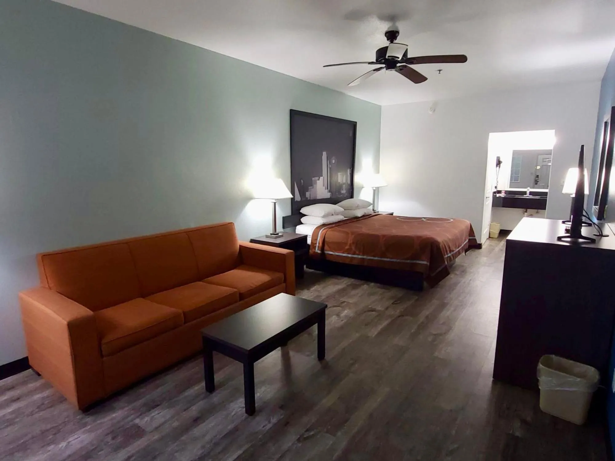 Bedroom, Bed in Super 8 by Wyndham Forney/East Dallas