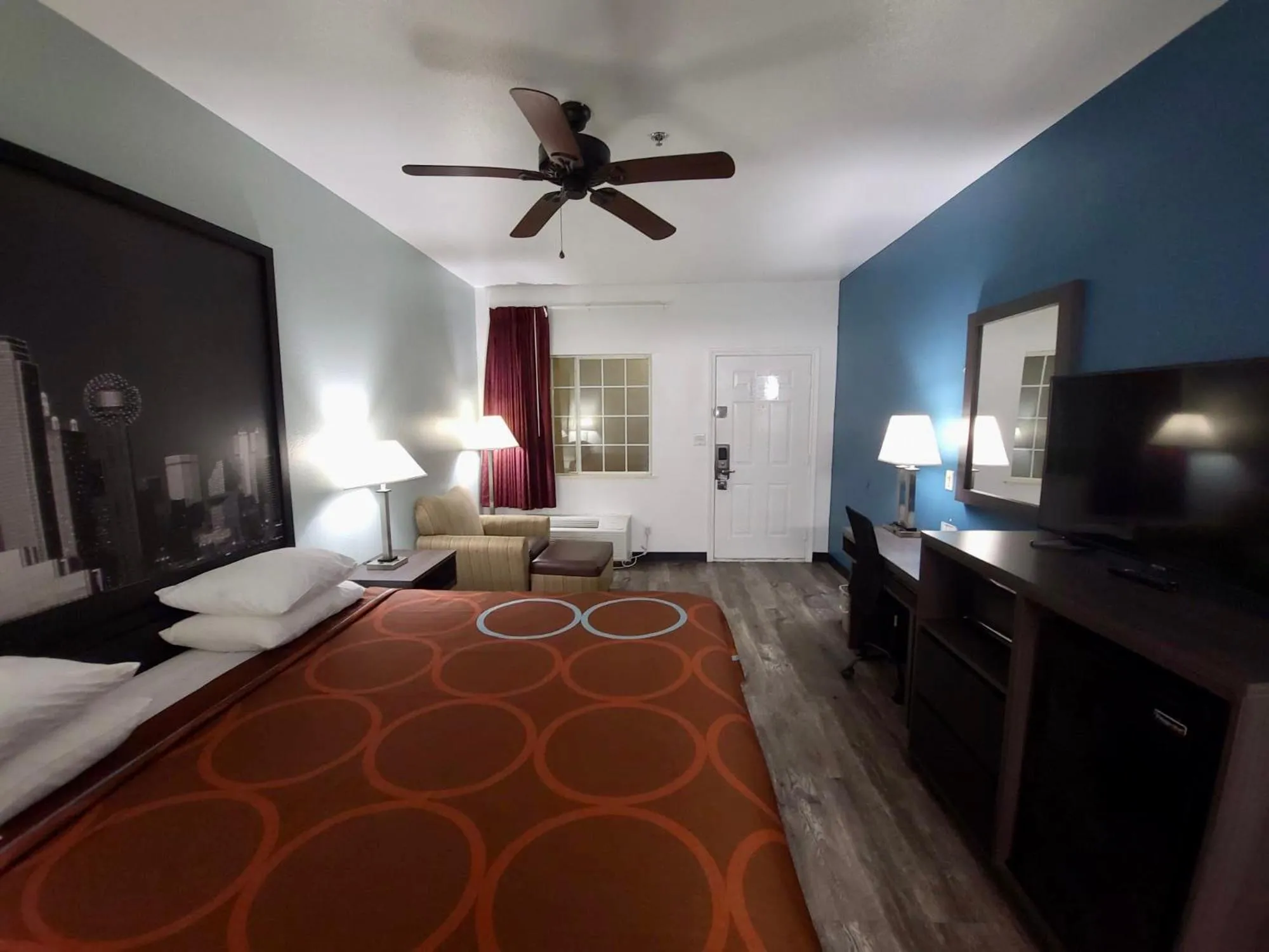Bedroom, Bed in Super 8 by Wyndham Forney/East Dallas
