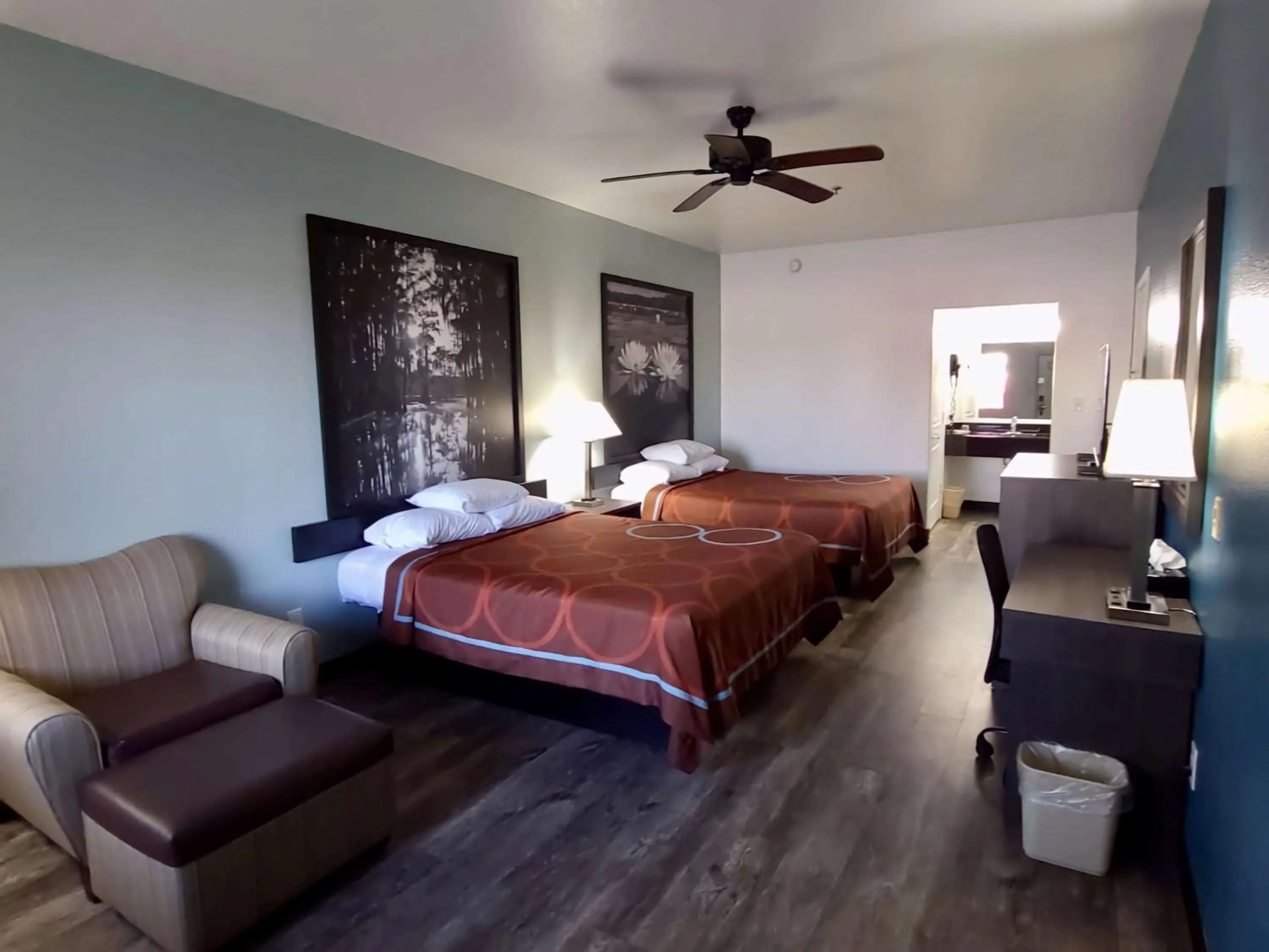 Photo of the whole room, Bed in Super 8 by Wyndham Forney/East Dallas