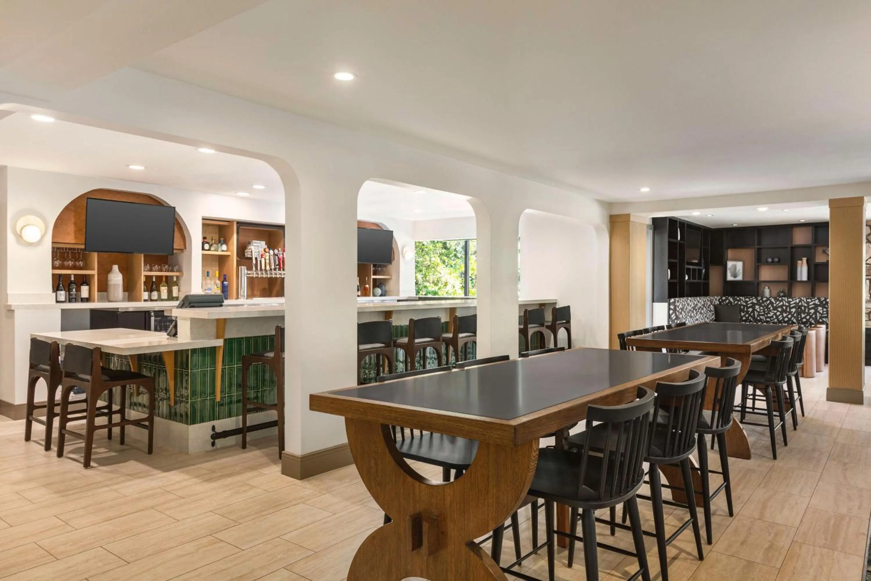 Lounge or bar in Hilton Garden Inn Monterey