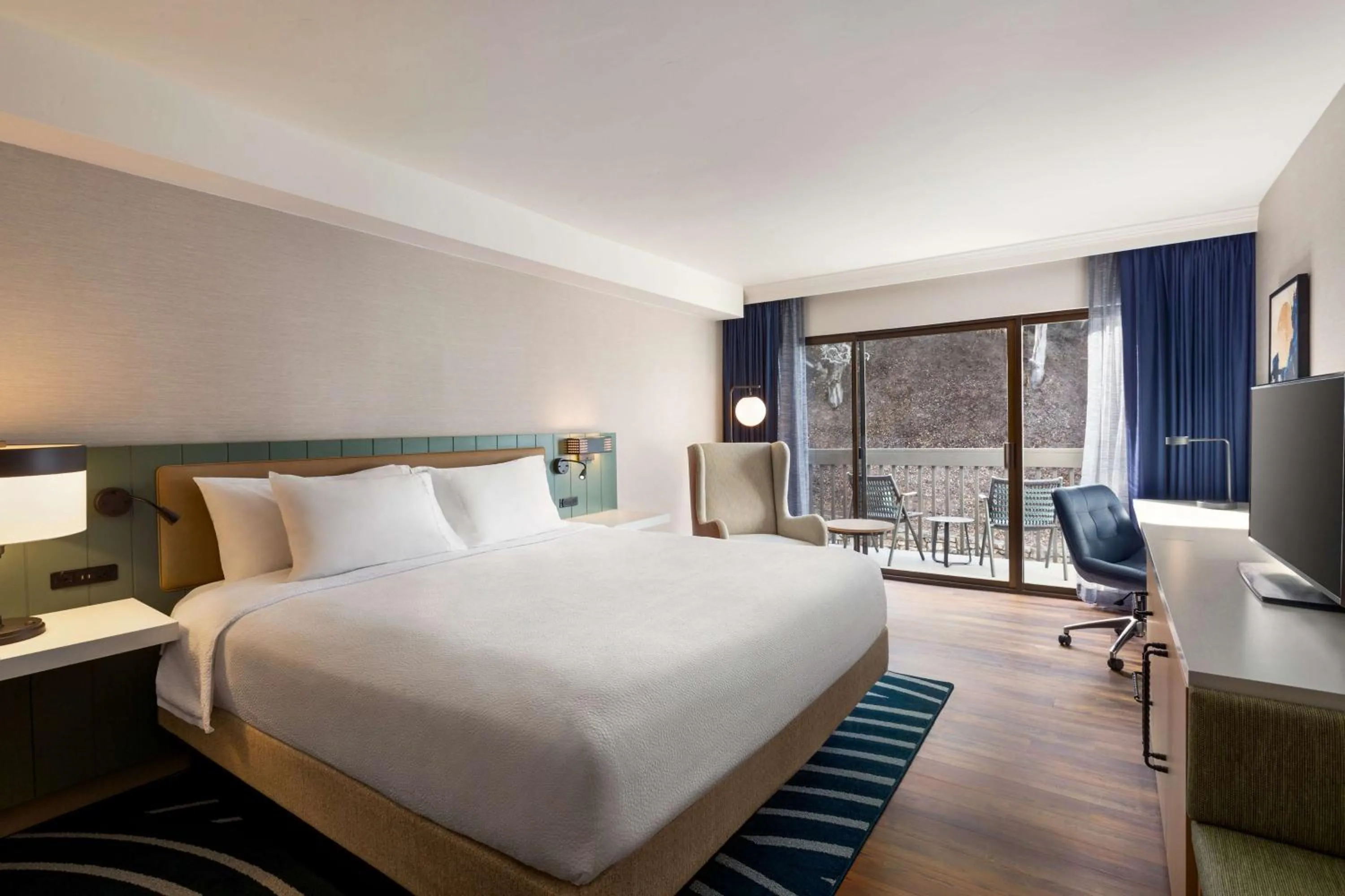 King Room with Balcony in Hilton Garden Inn Monterey