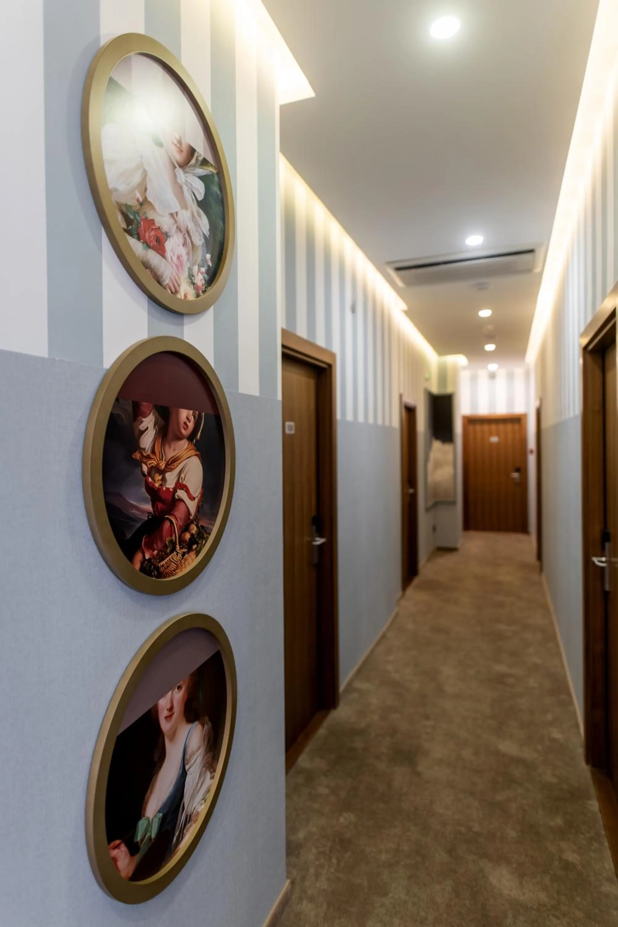 Property building in Maison Royale