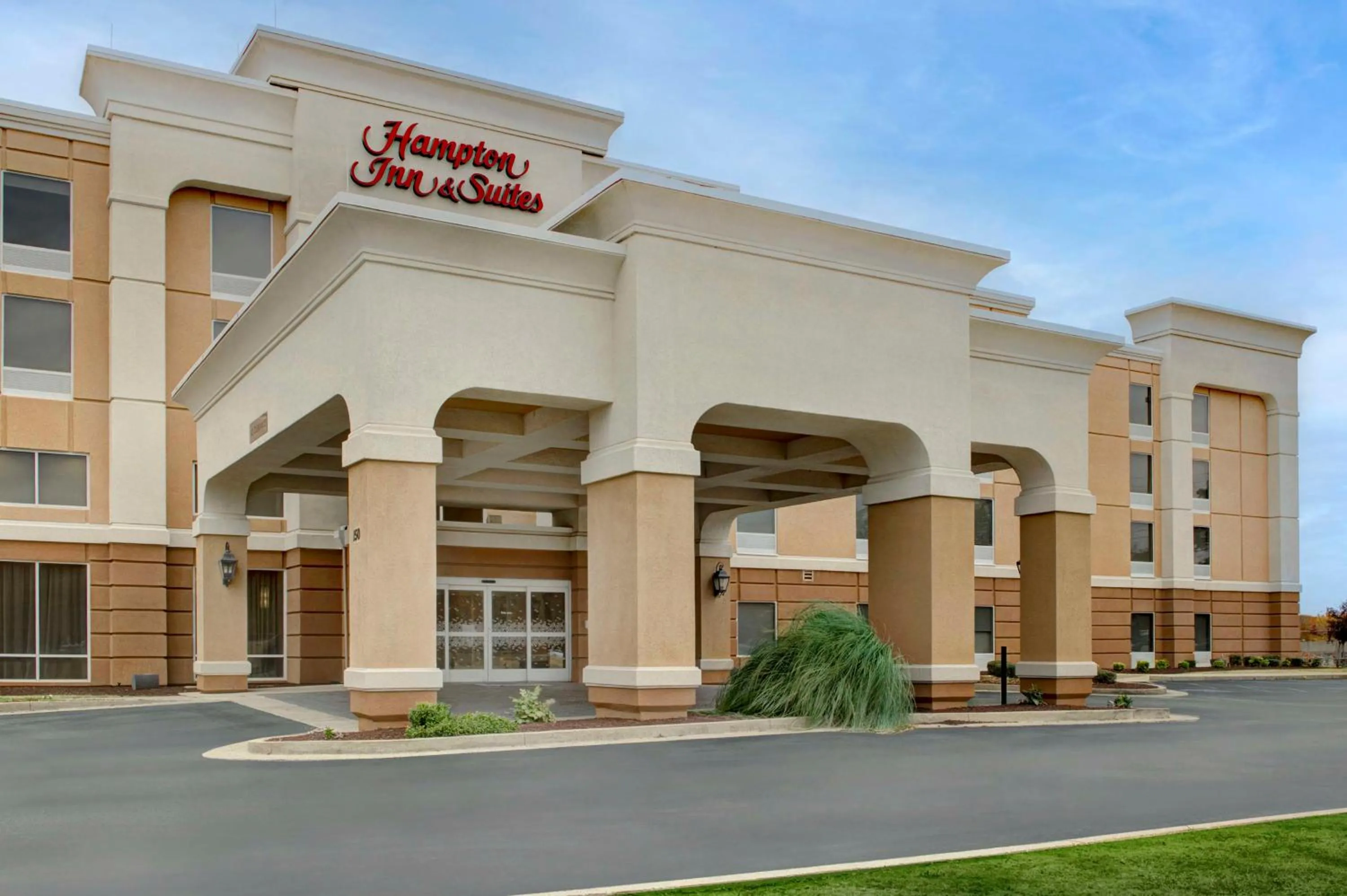 Property building in Hampton Inn & Suites Jackson