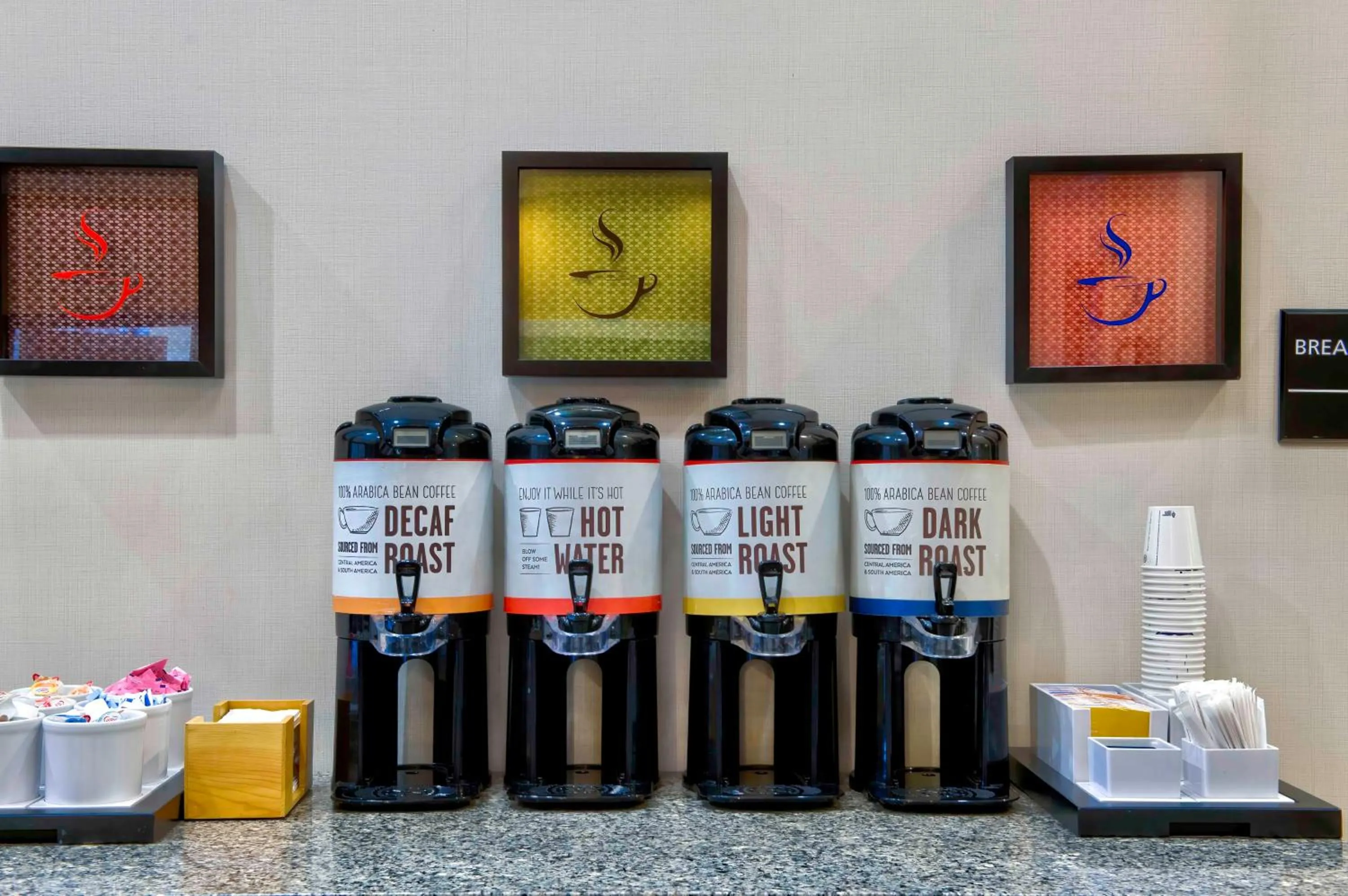 Dining area in Hampton Inn & Suites Jackson