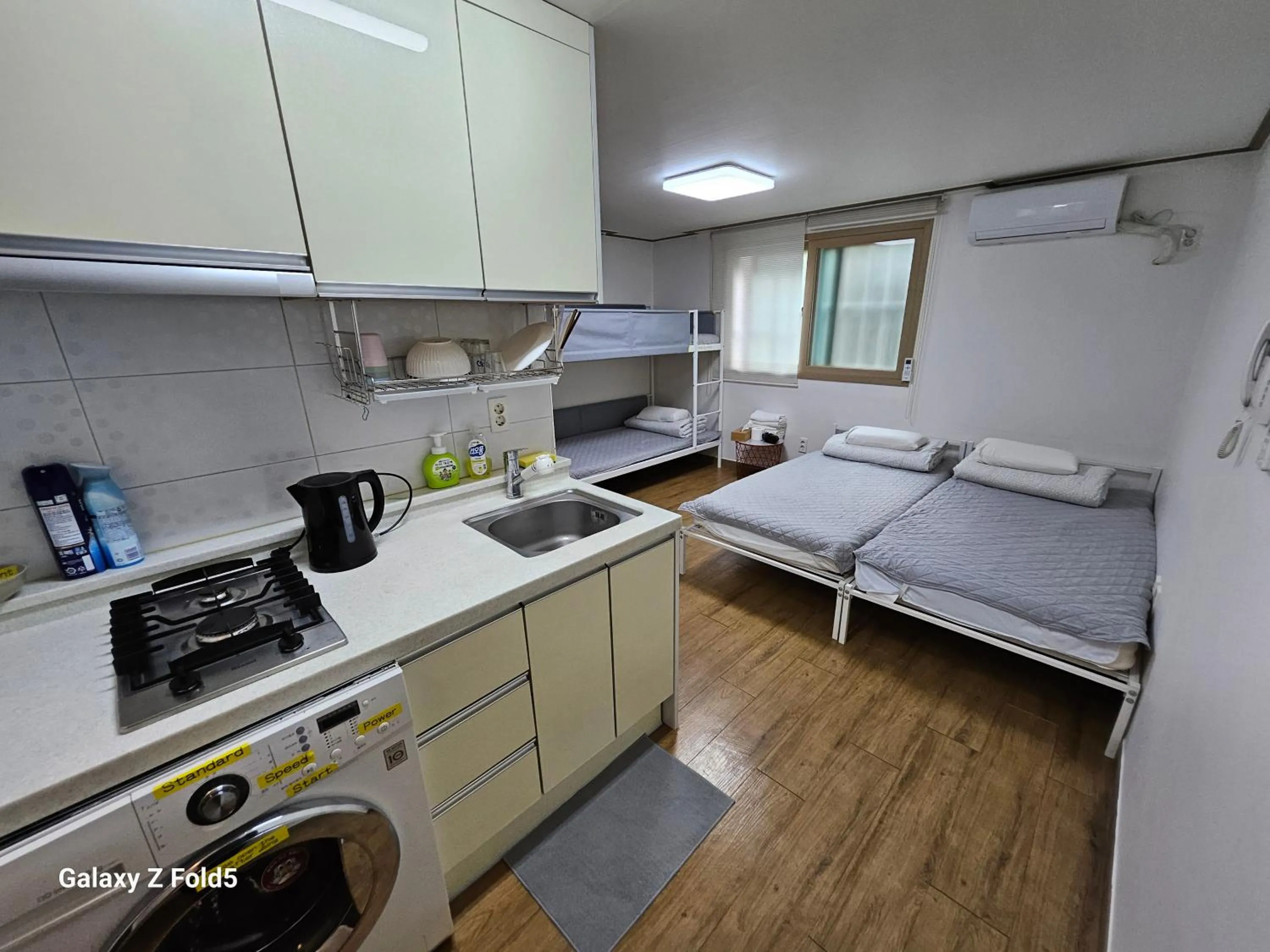 Kitchen or kitchenette, Bed in Y's house