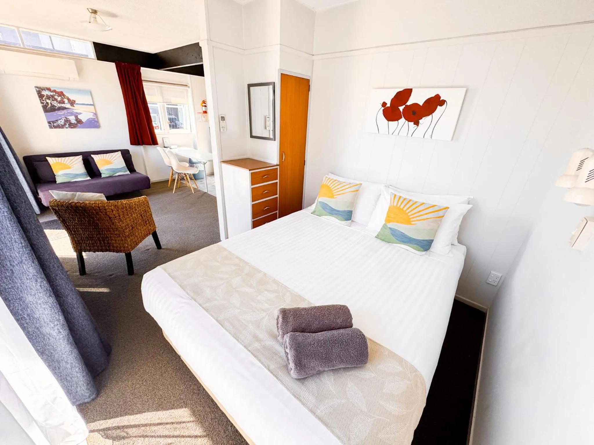 Bed in Waikanae Beach Motel