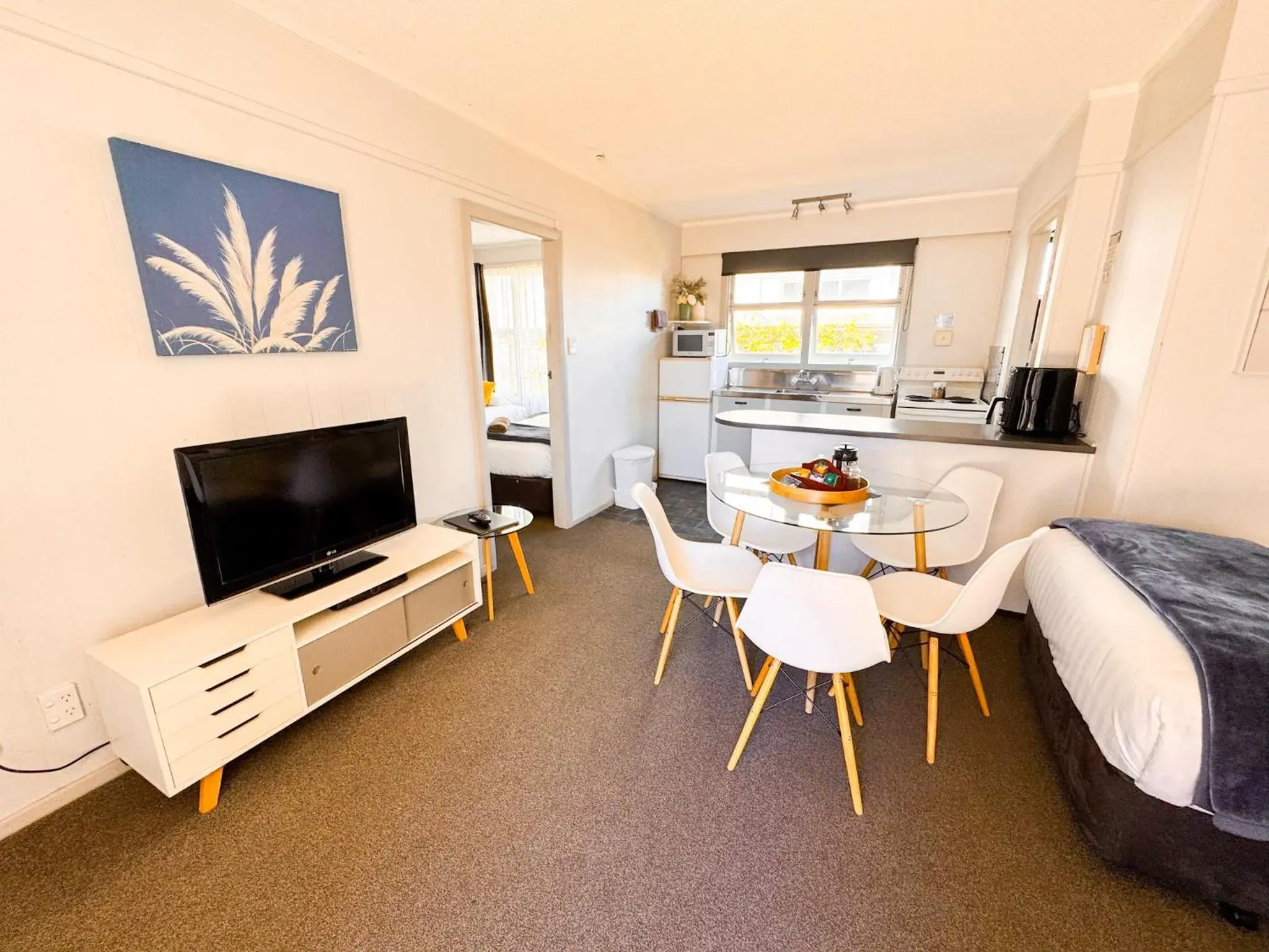 Family Suite in Waikanae Beach Motel Family Suite in Waikanae Beach Motel
