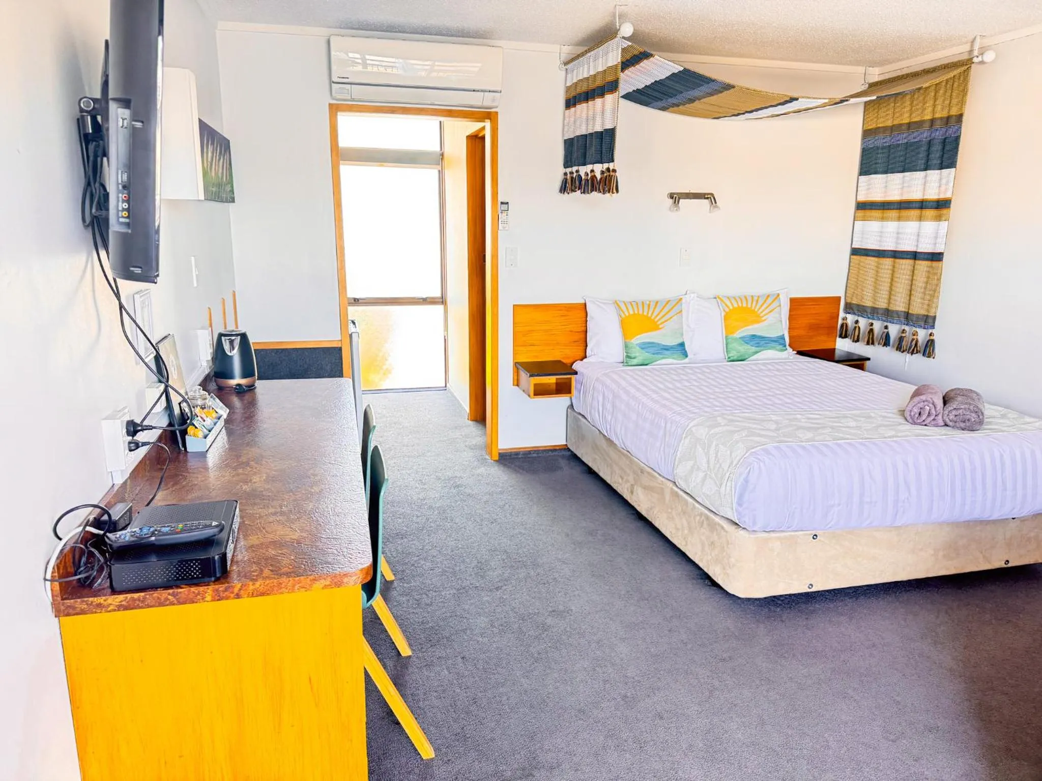 Bed in Waikanae Beach Motel