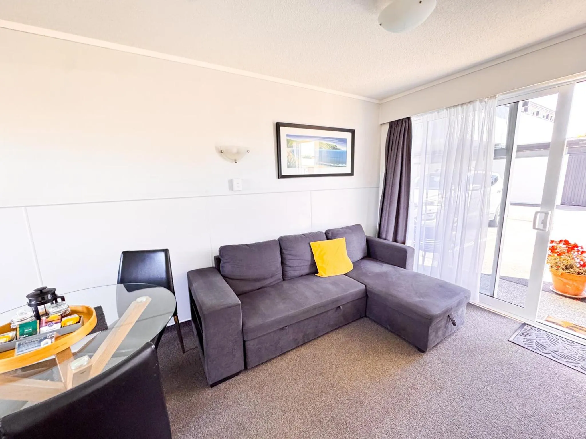 Dining area in Waikanae Beach Motel
