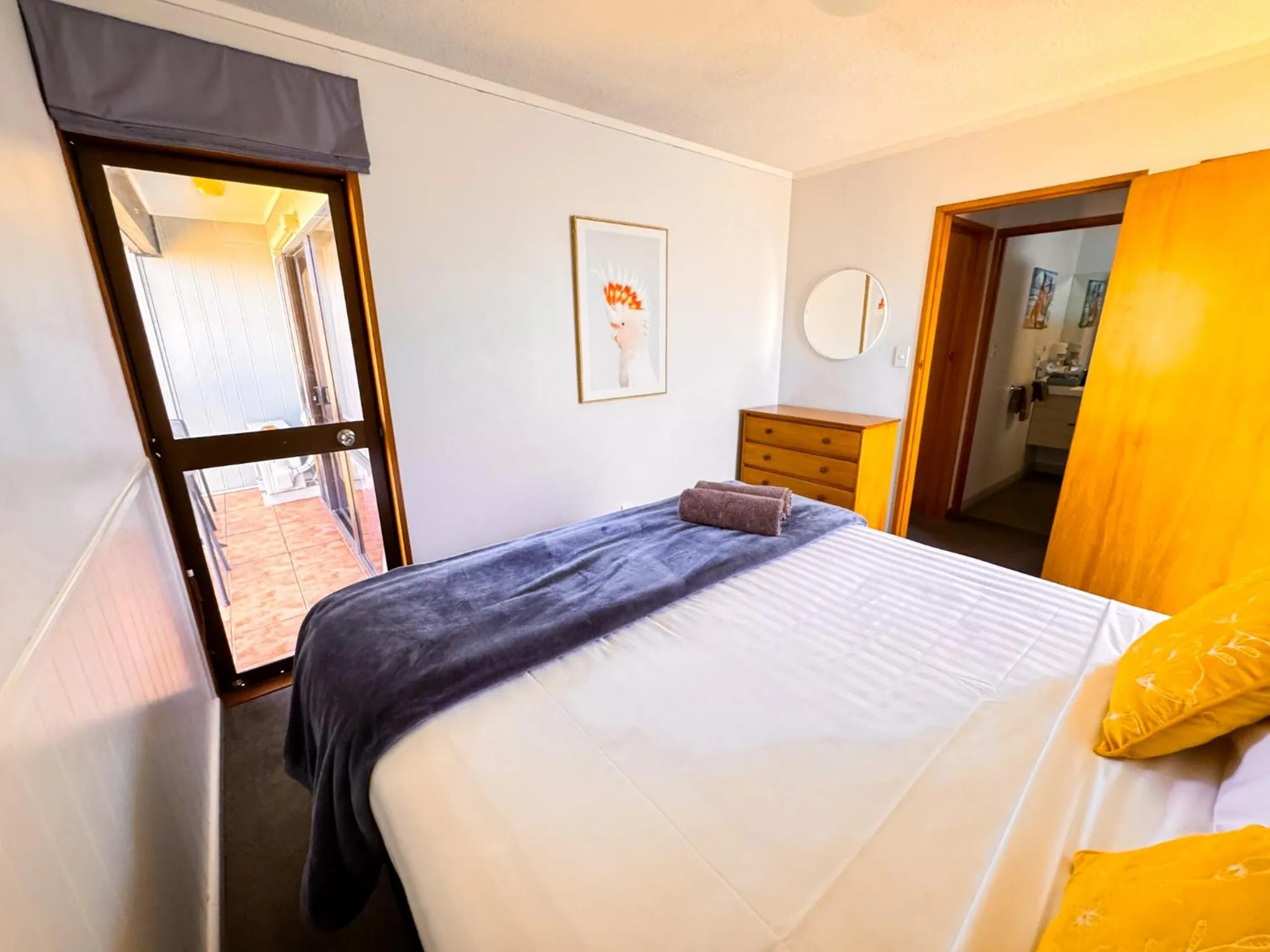 Bed in Waikanae Beach Motel