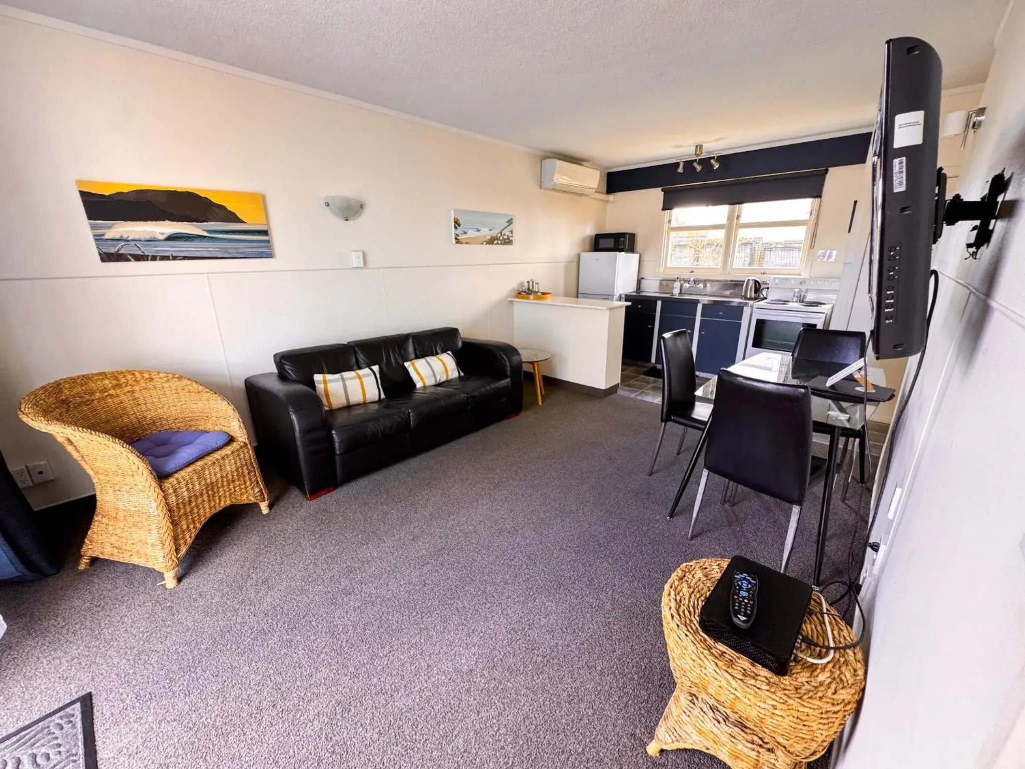 One-Bedroom Apartment - Ground Floor in Waikanae Beach Motel One-Bedroom Apartment - Ground Floor in Waikanae Beach Motel
