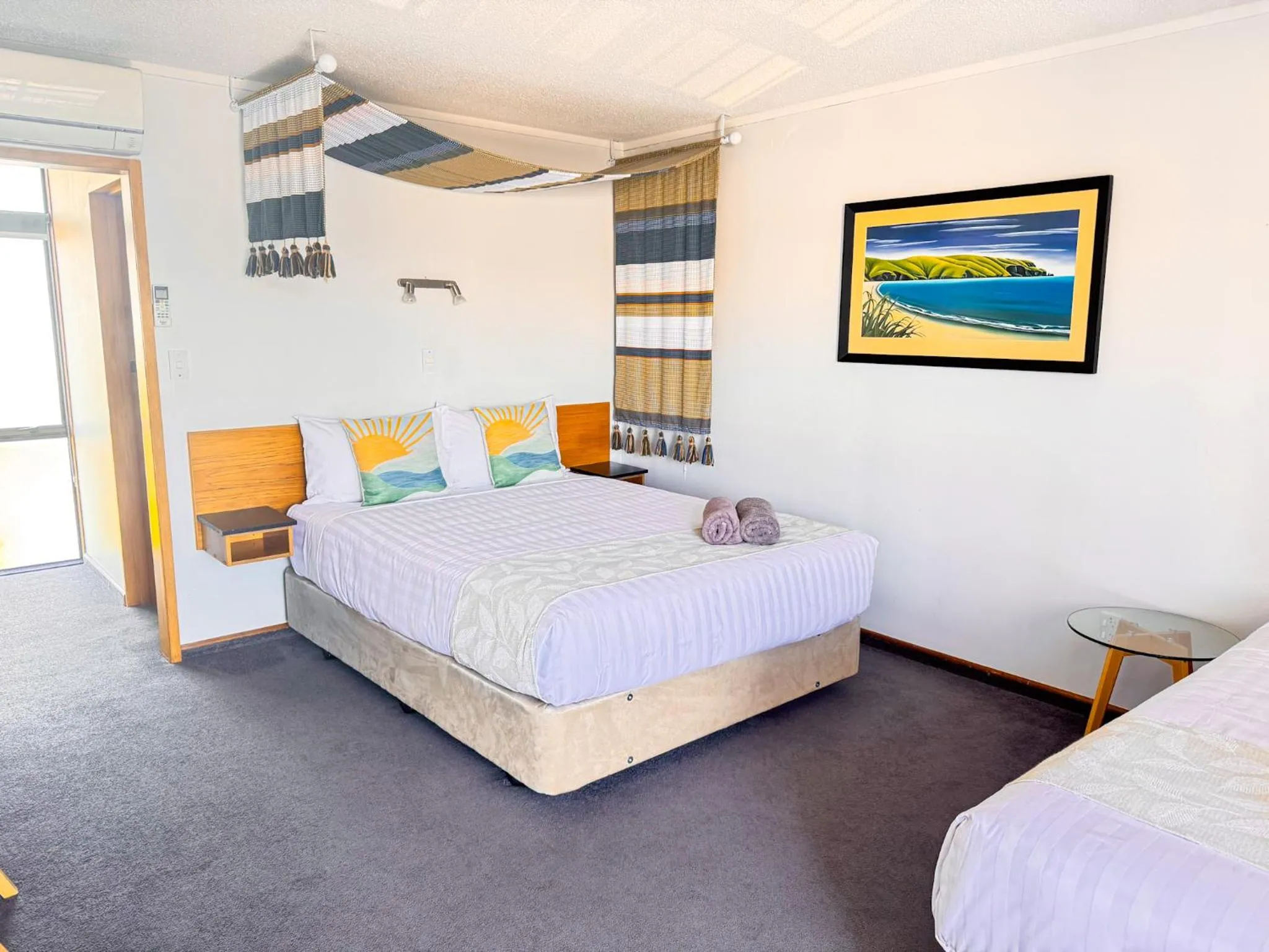 Bed in Waikanae Beach Motel