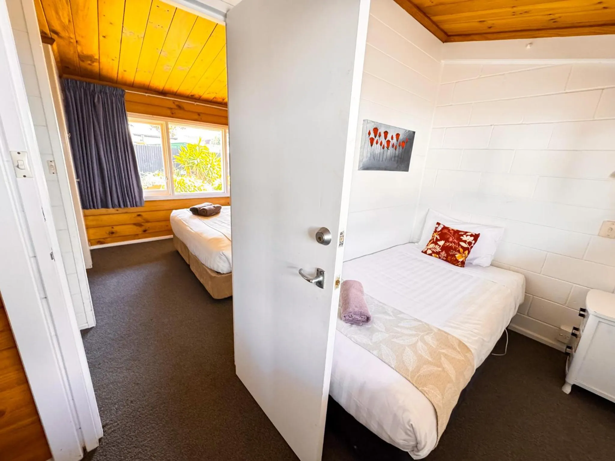 Bed in Waikanae Beach Motel