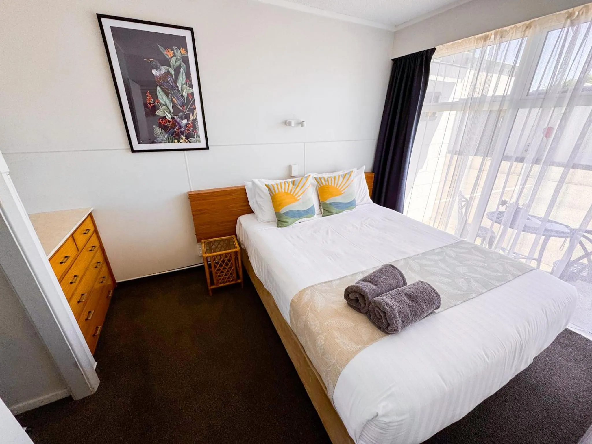 Bed in Waikanae Beach Motel