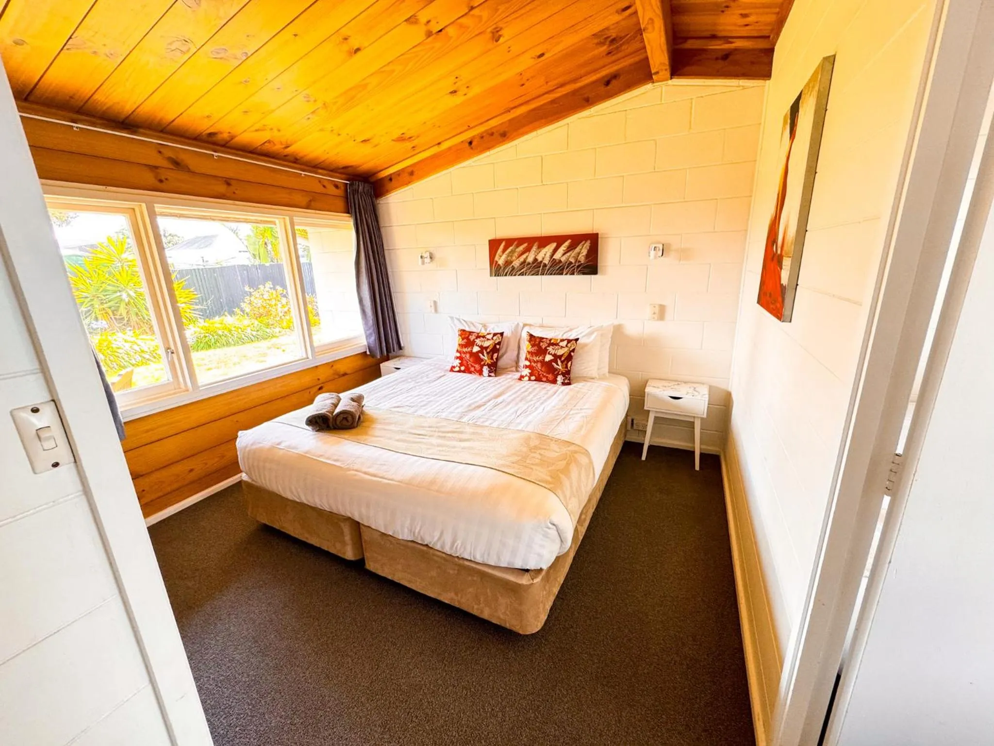 Bed in Waikanae Beach Motel