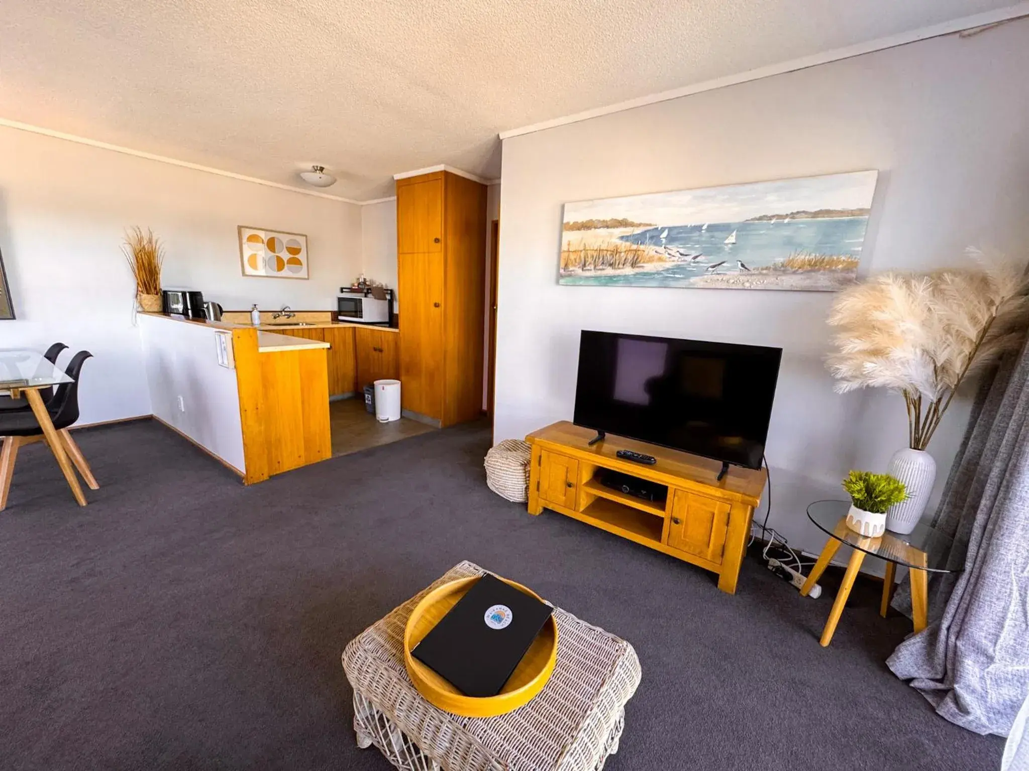 Apartment with Balcony in Waikanae Beach Motel Apartment with Balcony in Waikanae Beach Motel