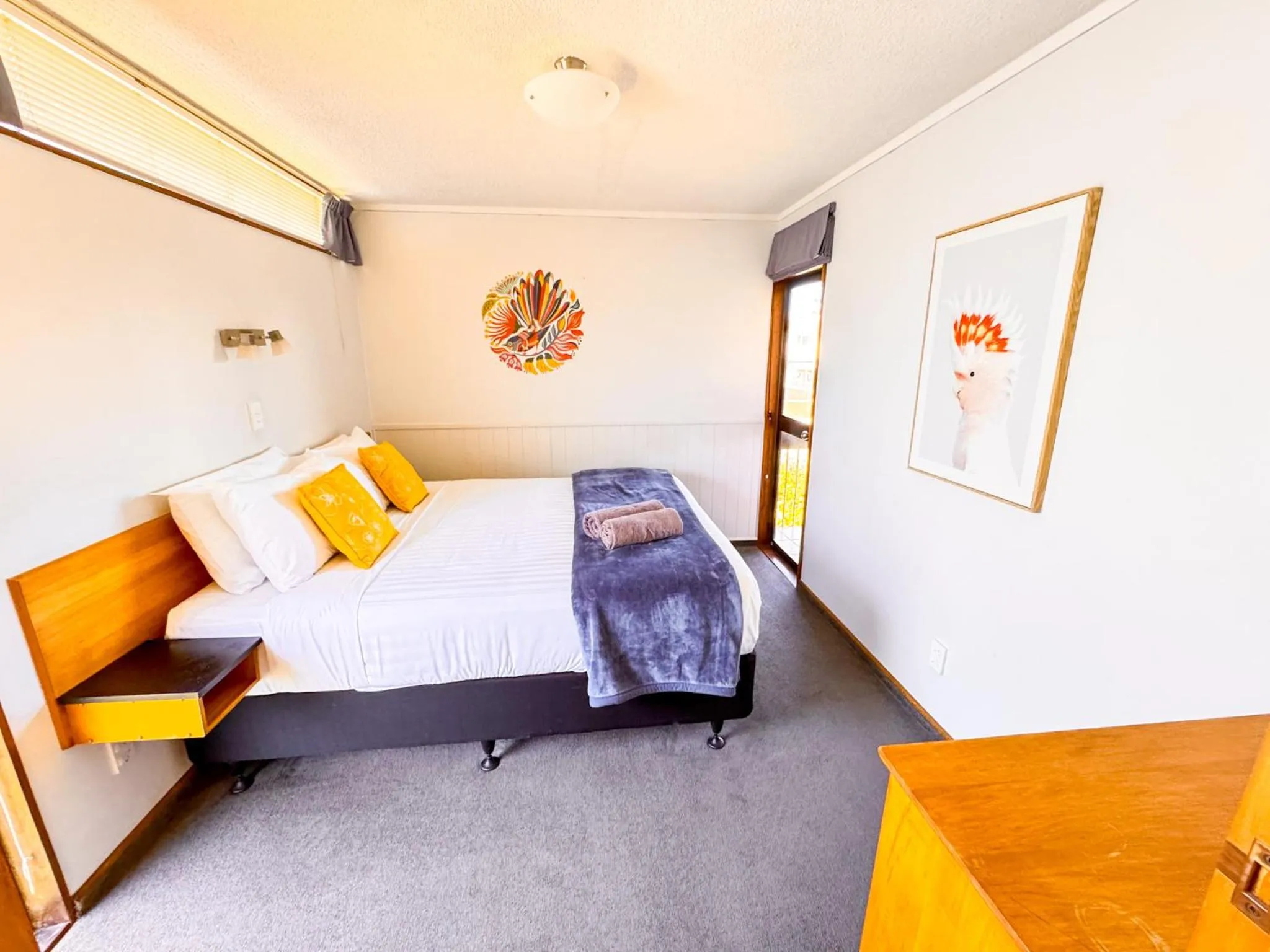 Bed in Waikanae Beach Motel
