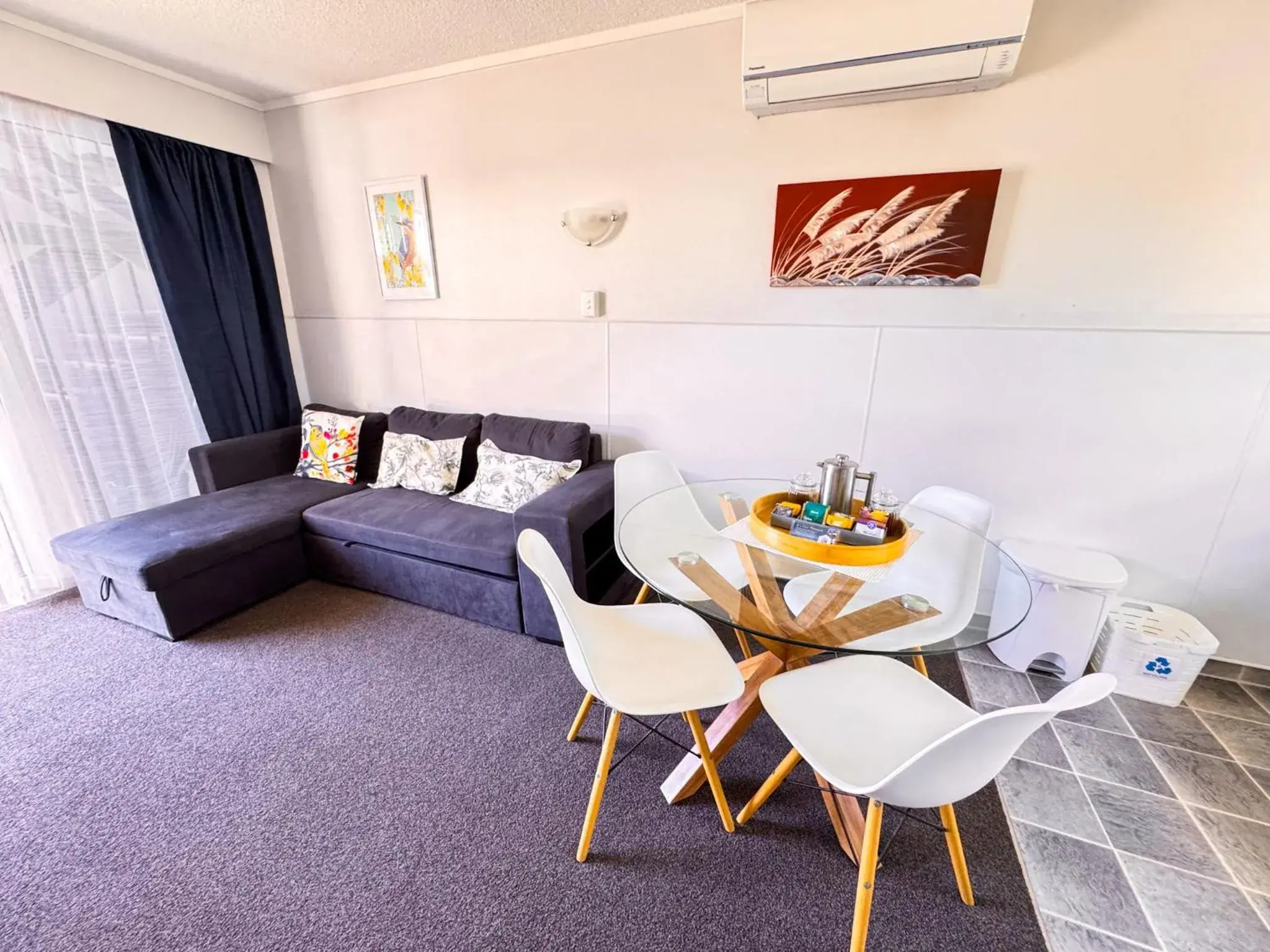 One-Bedroom Apartment in Waikanae Beach Motel One-Bedroom Apartment in Waikanae Beach Motel
