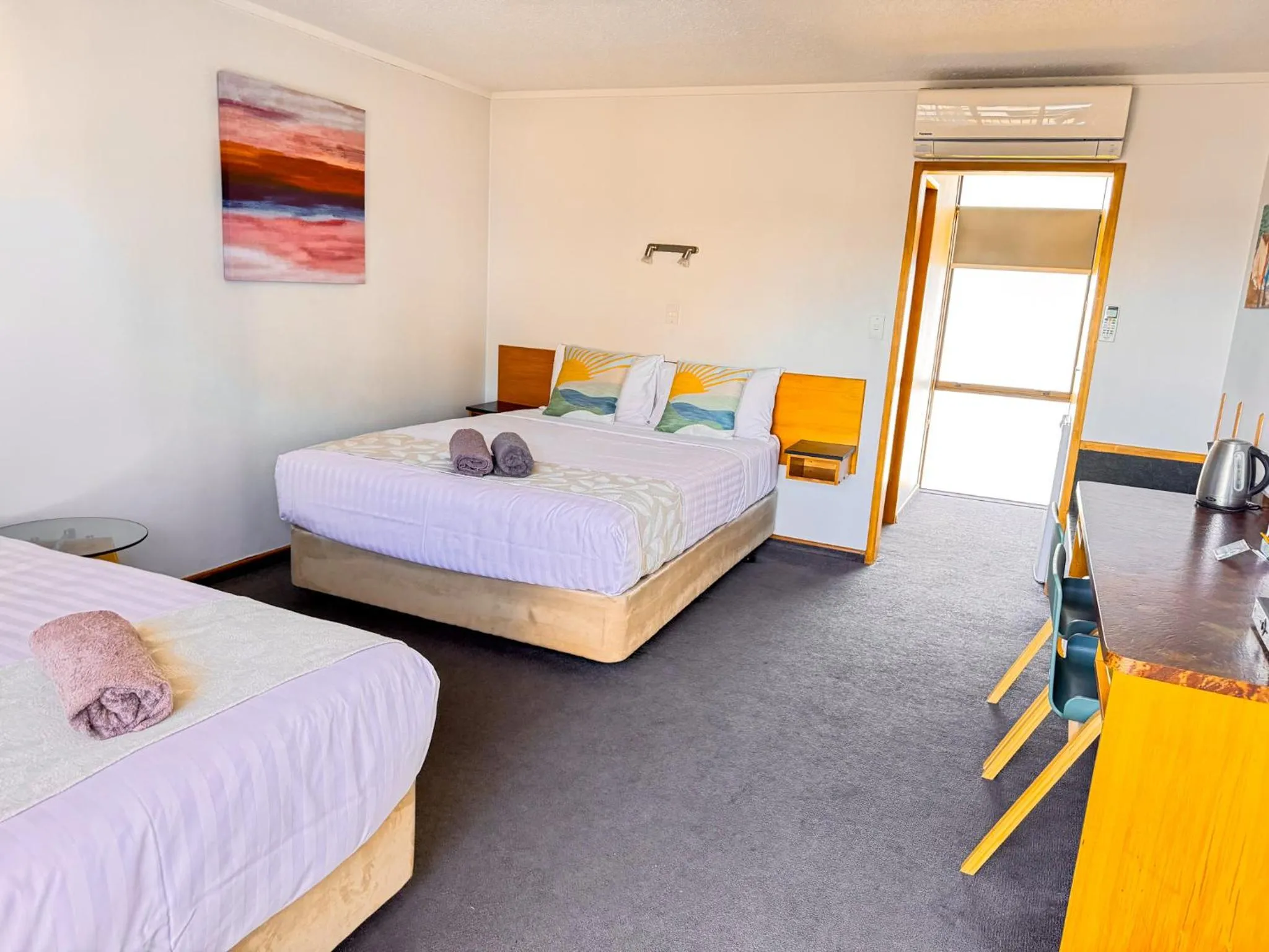 Bed in Waikanae Beach Motel