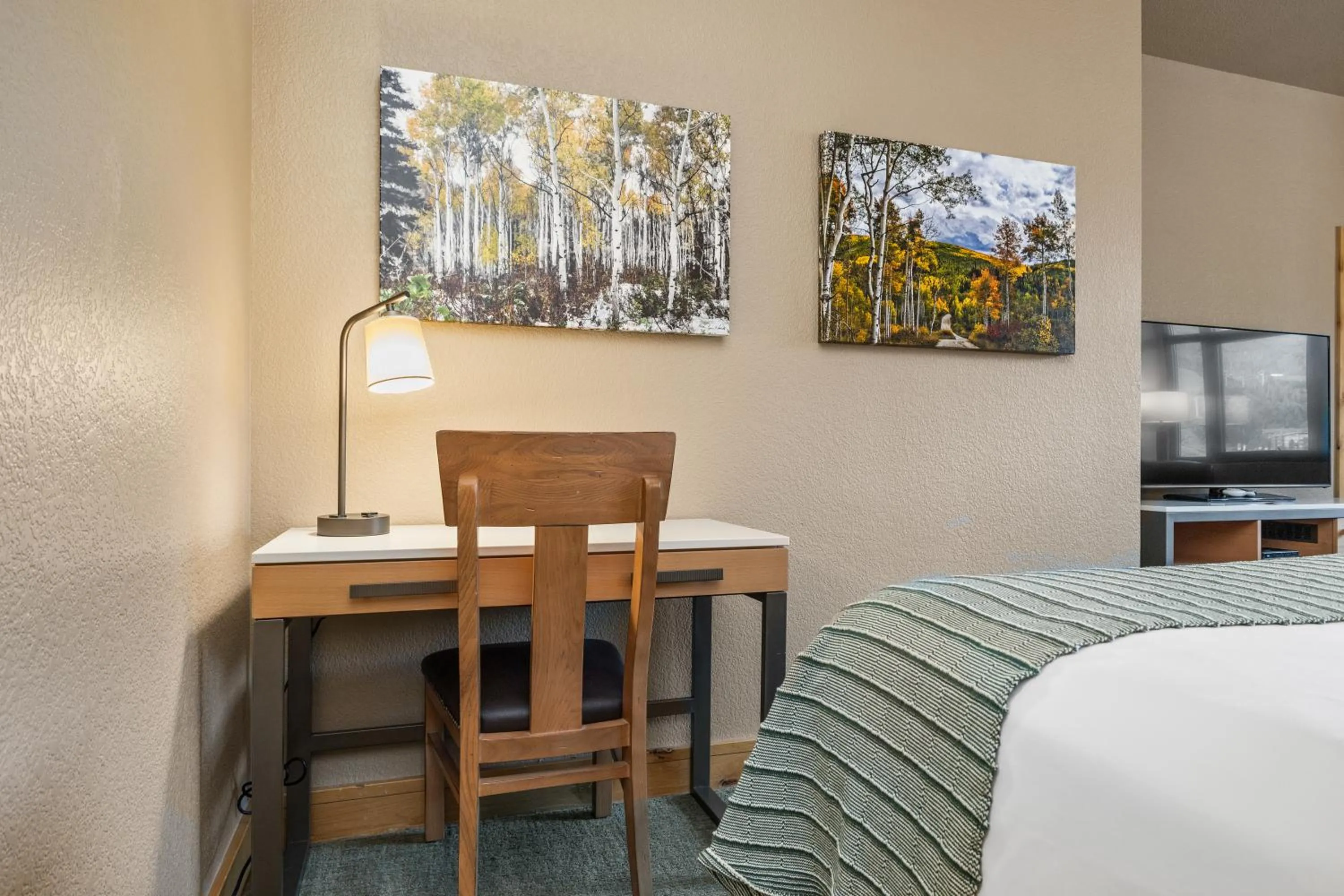 Bedroom, Bed in The Steamboat Grand