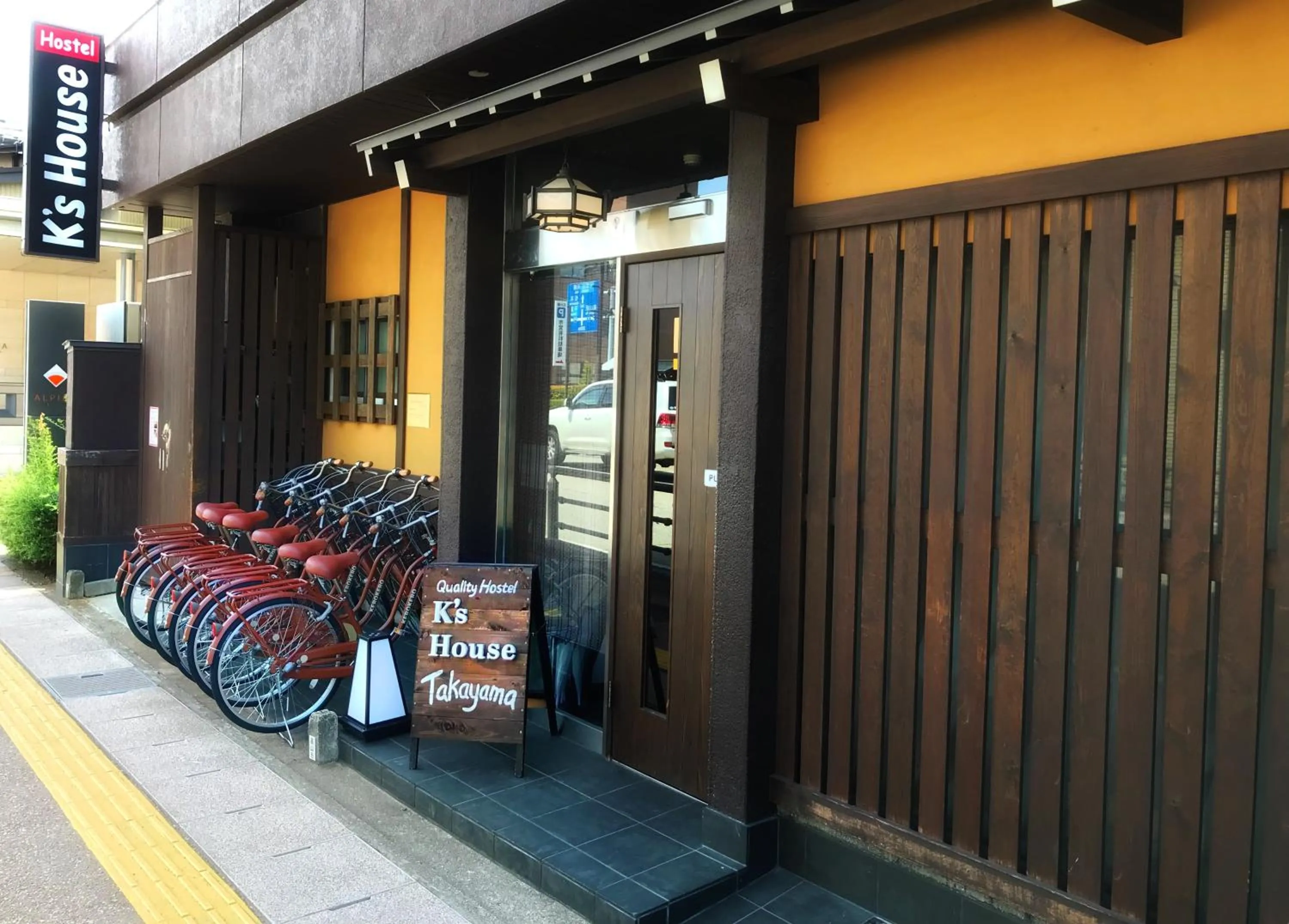 Facade/entrance in K's House Takayama - Quality Hostel