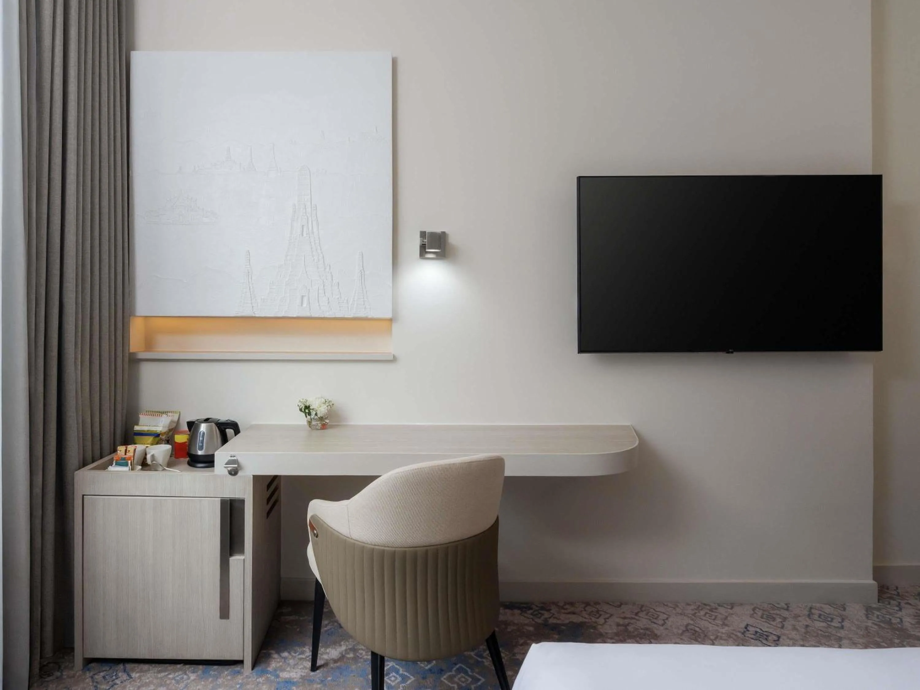 Bedroom in Mercure Bangkok Siam