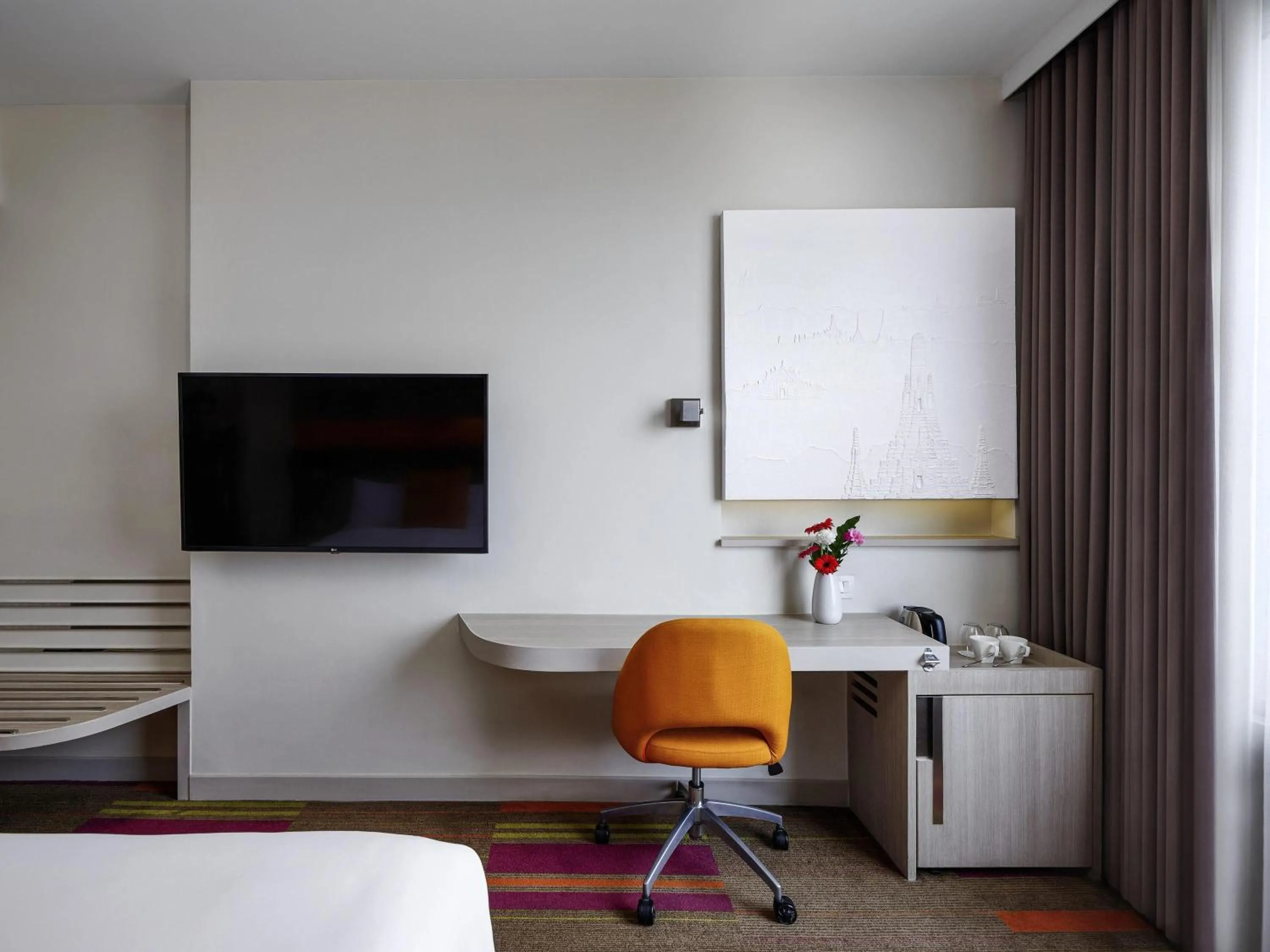 Bedroom in Mercure Bangkok Siam