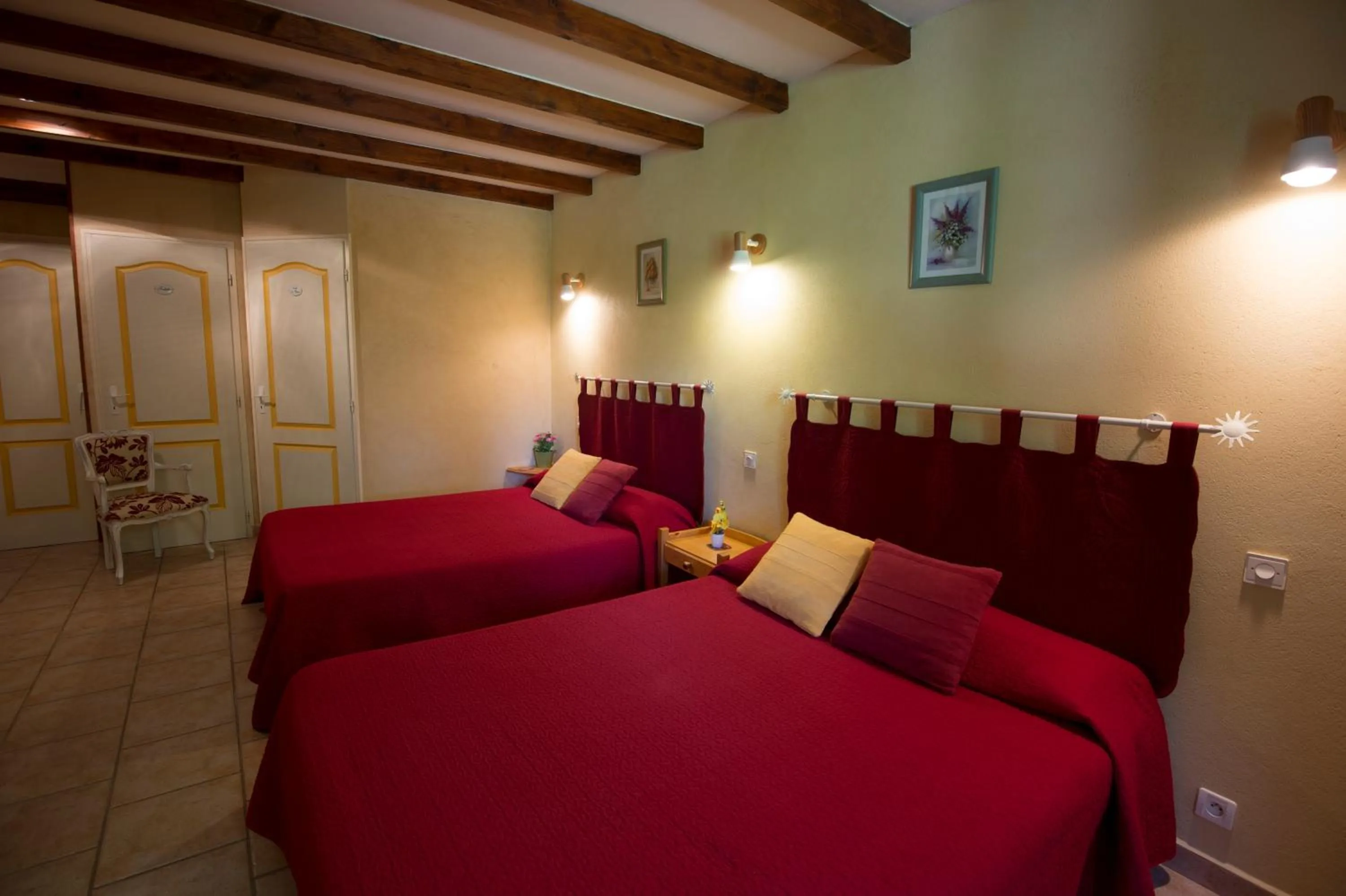 Bedroom, Bed in Chambres d'Hôtes de Curnier