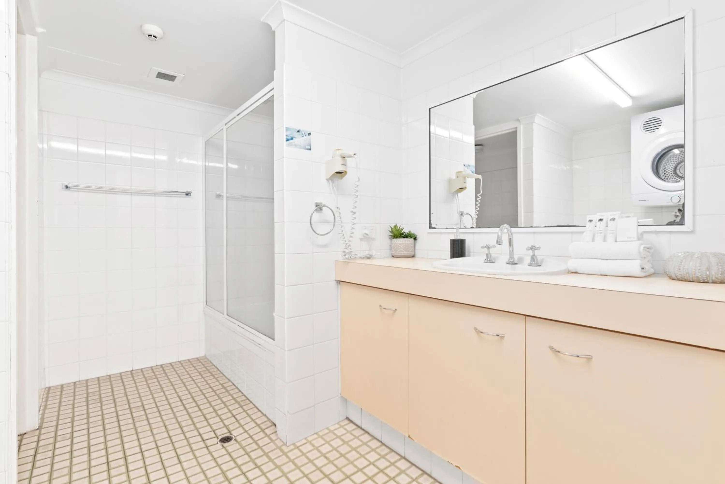 Shower in Northwind Beachfront Apartments