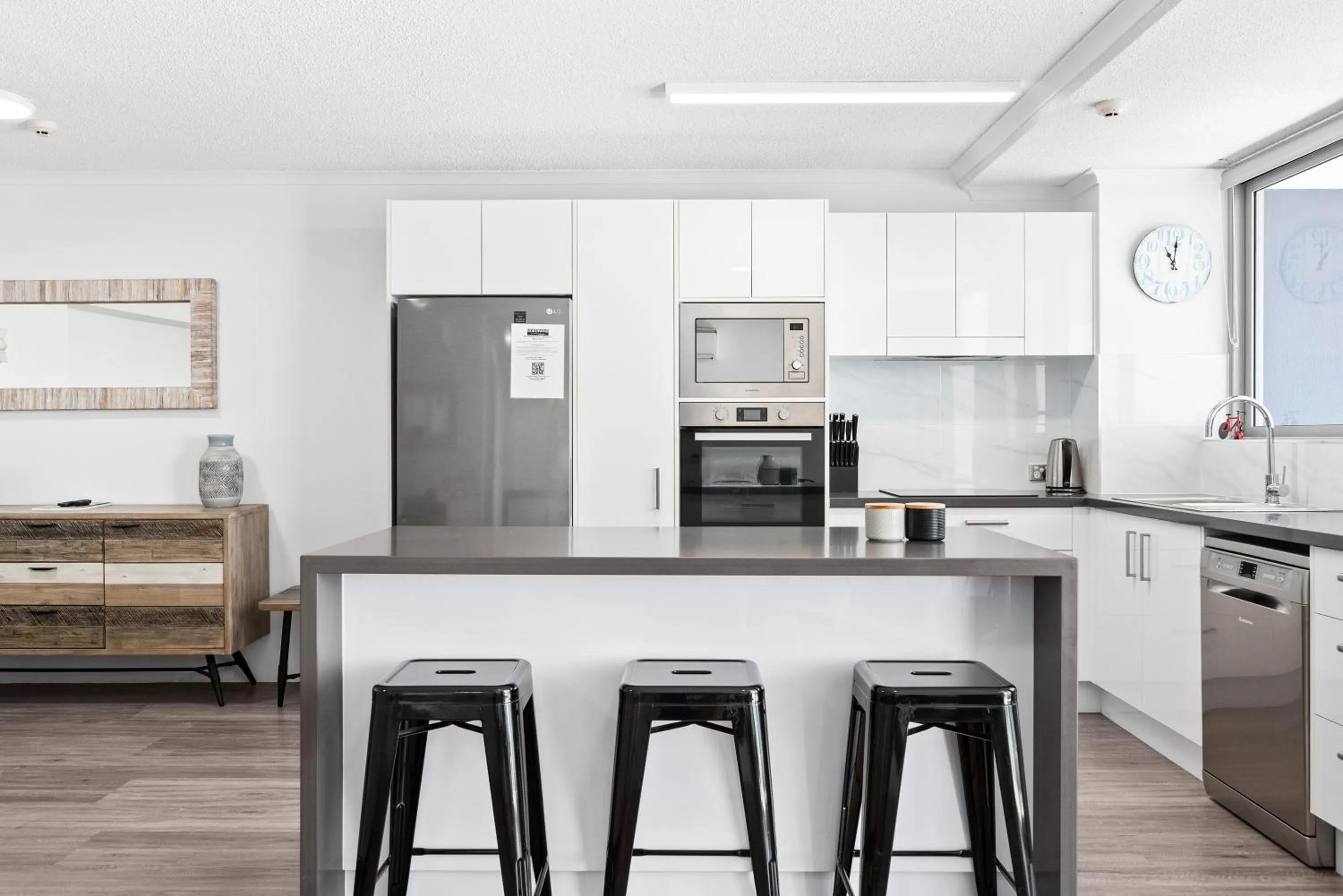 Coffee/tea facilities in Northwind Beachfront Apartments