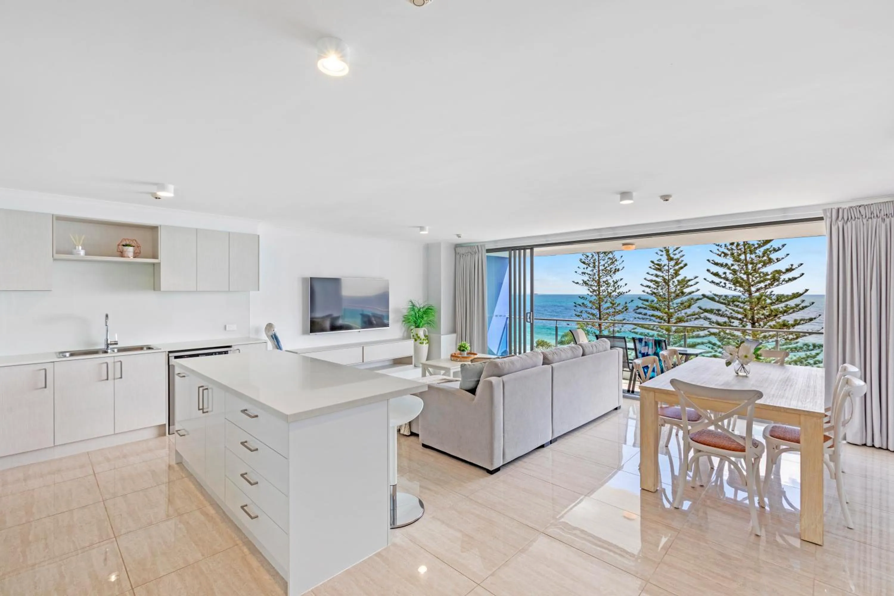 Dining area in Northwind Beachfront Apartments