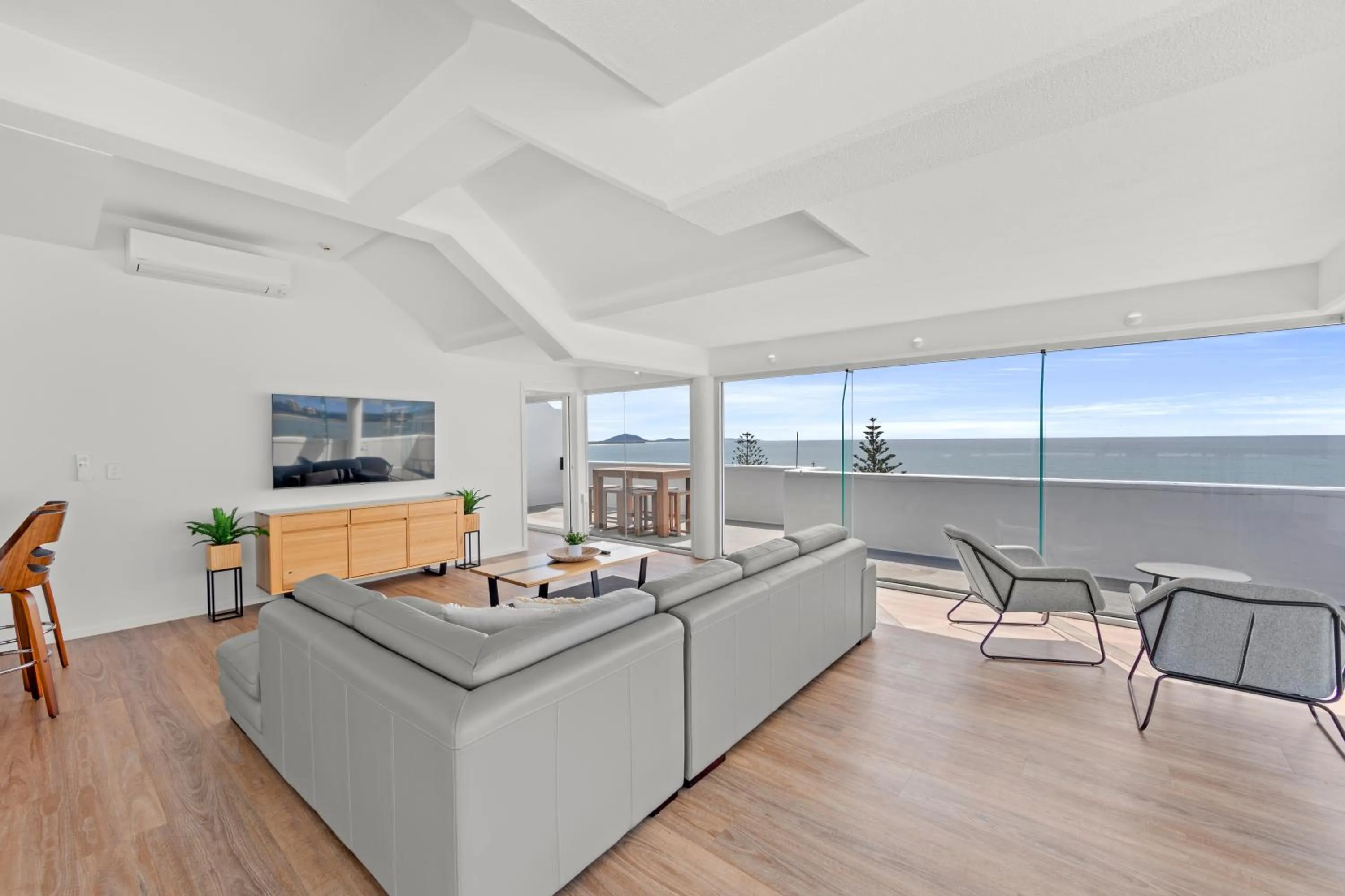 Living room in Northwind Beachfront Apartments