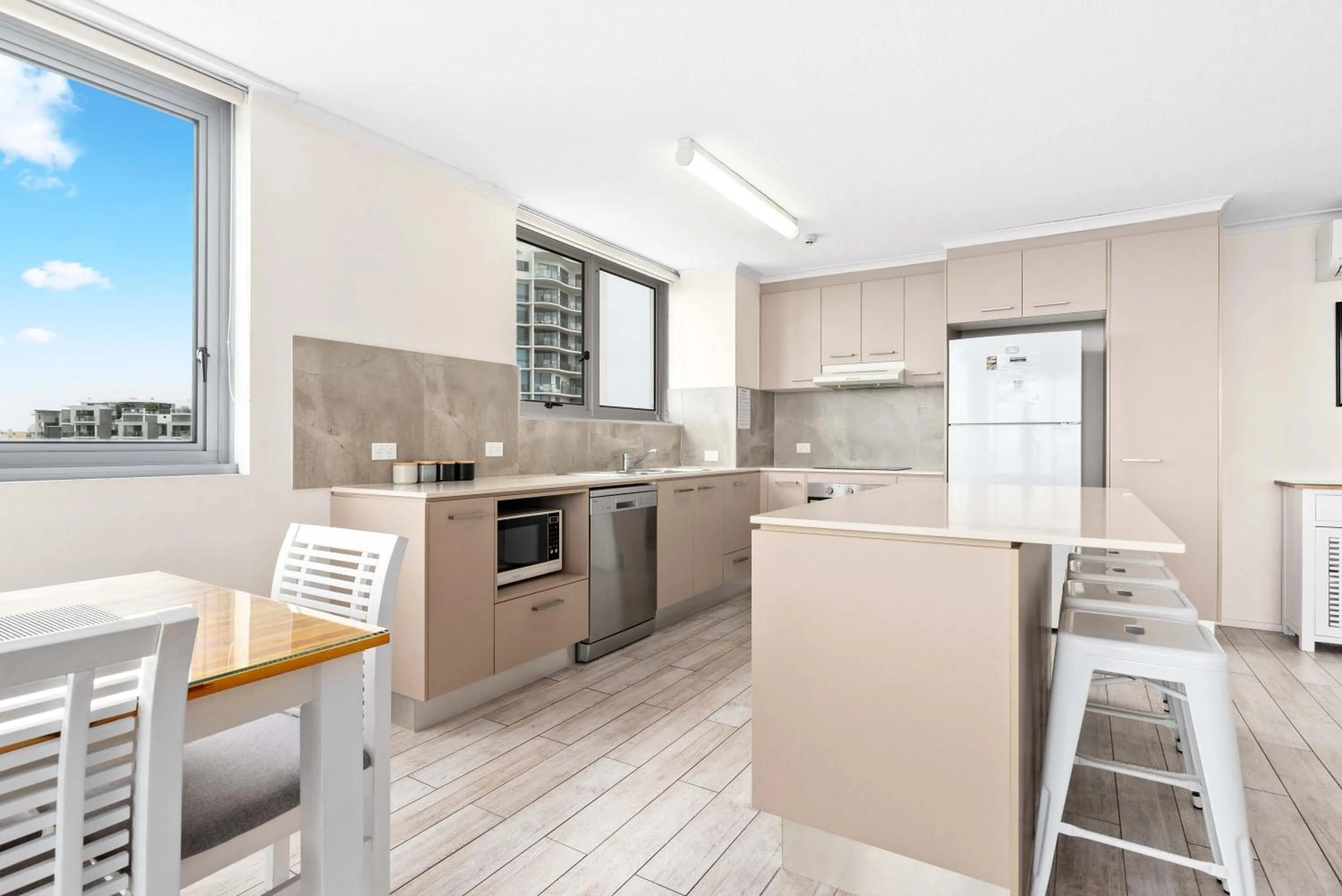 Kitchen or kitchenette in Northwind Beachfront Apartments